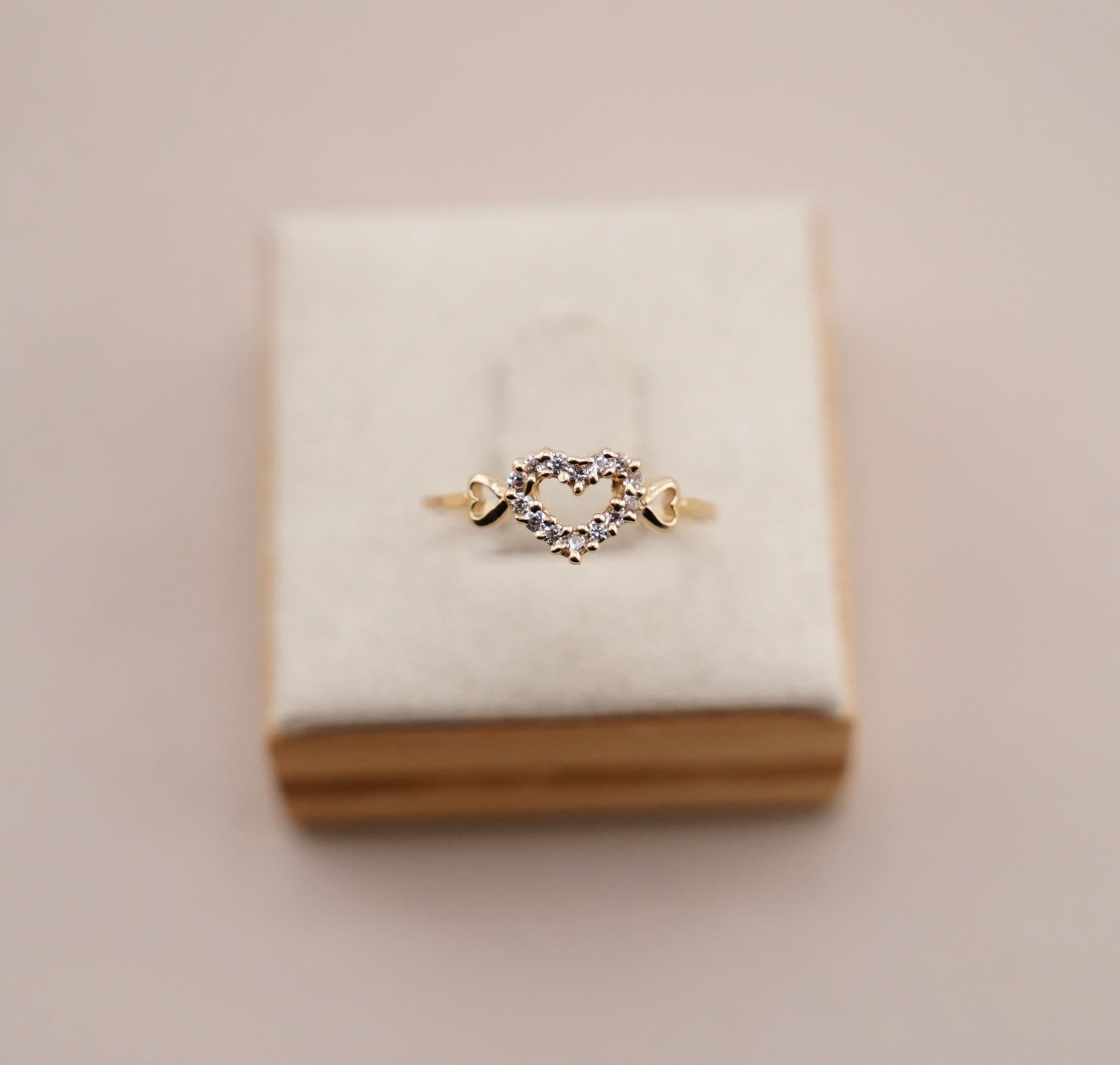 14k Gold Heart Ring . 074