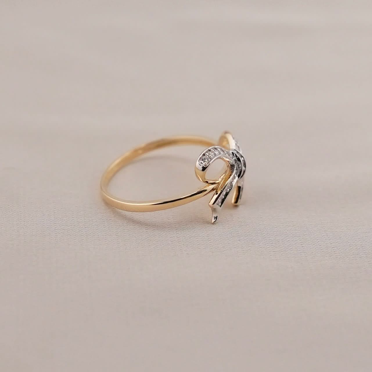 14k Gold Bow Ring . 072