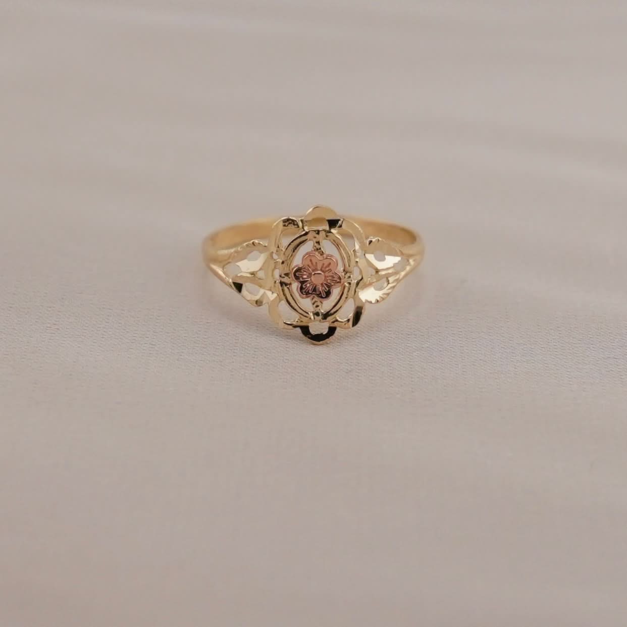 14k Gold Flower Ring