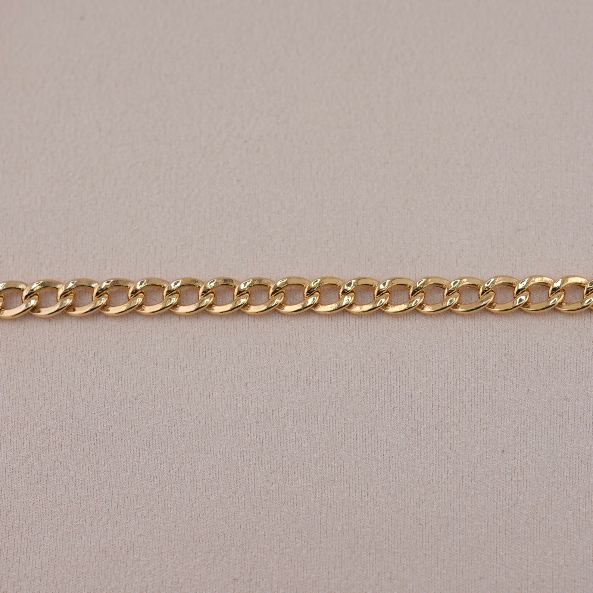 14k Gold Hollow Curb Bracelet 6.7mm