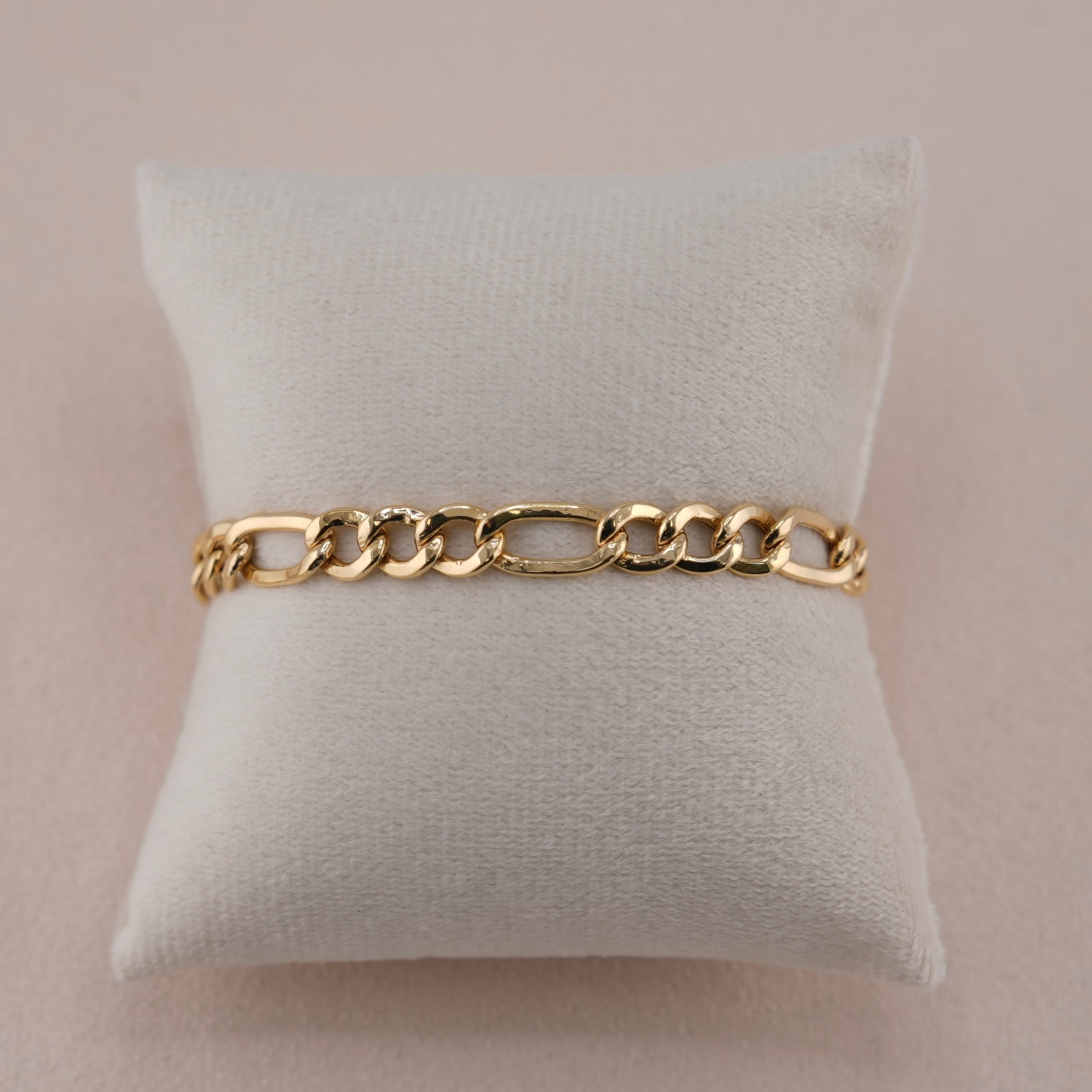 14k Gold Hollow Figaro Bracelet 7mm