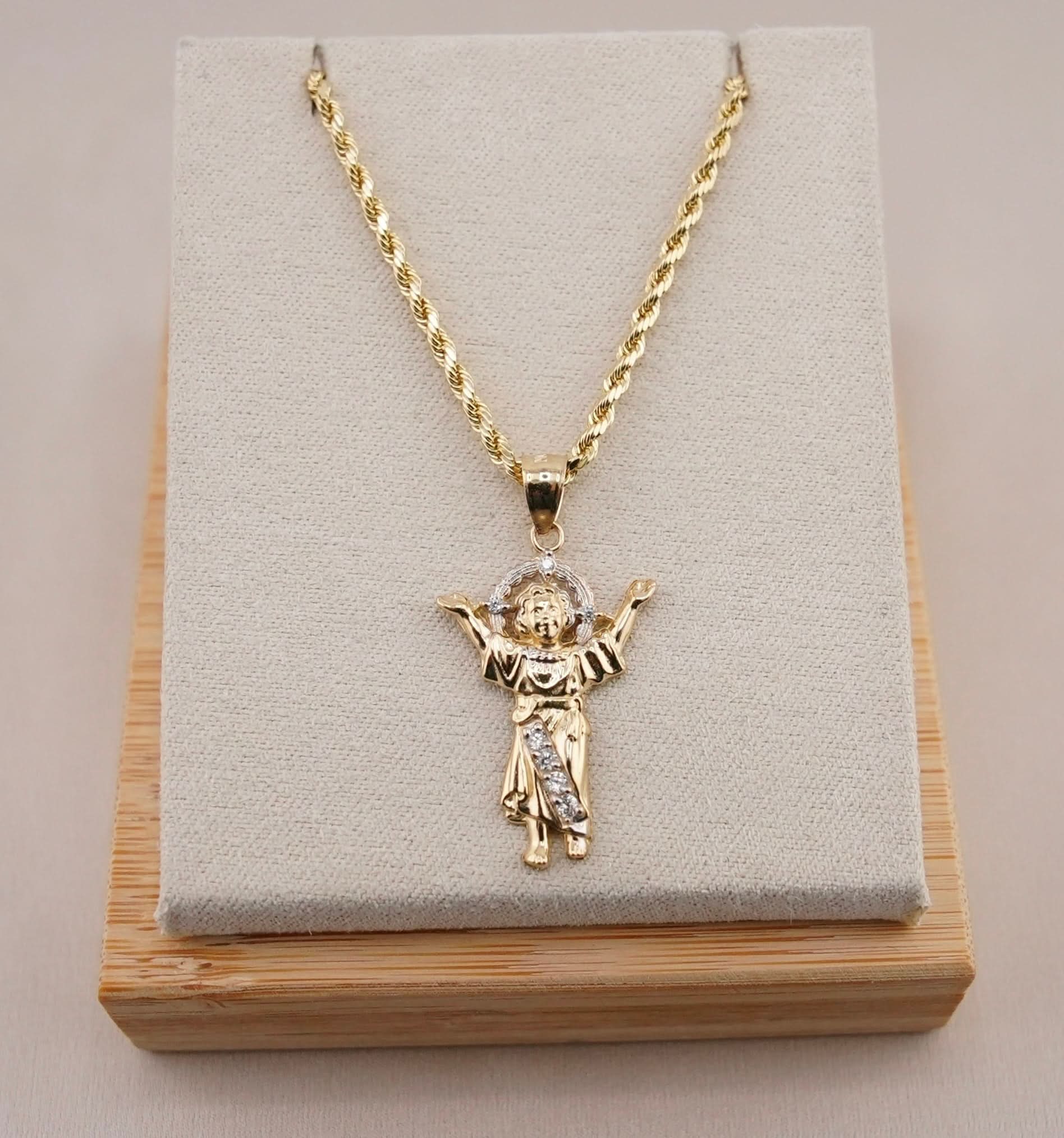 14k Gold Divino Niño Chain Set