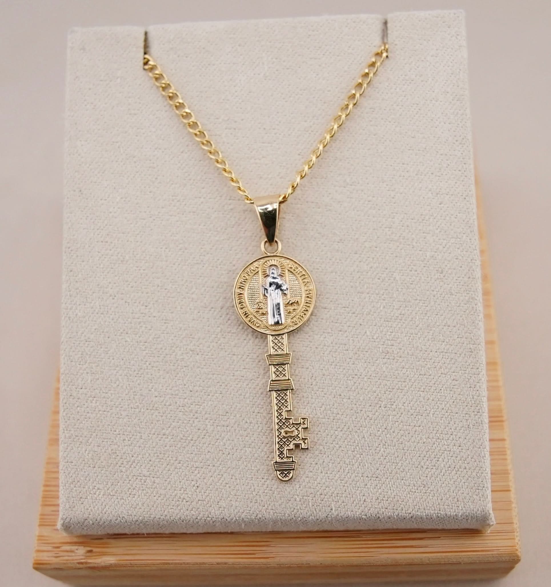 14k Gold San Benito Key Chain Set . 086