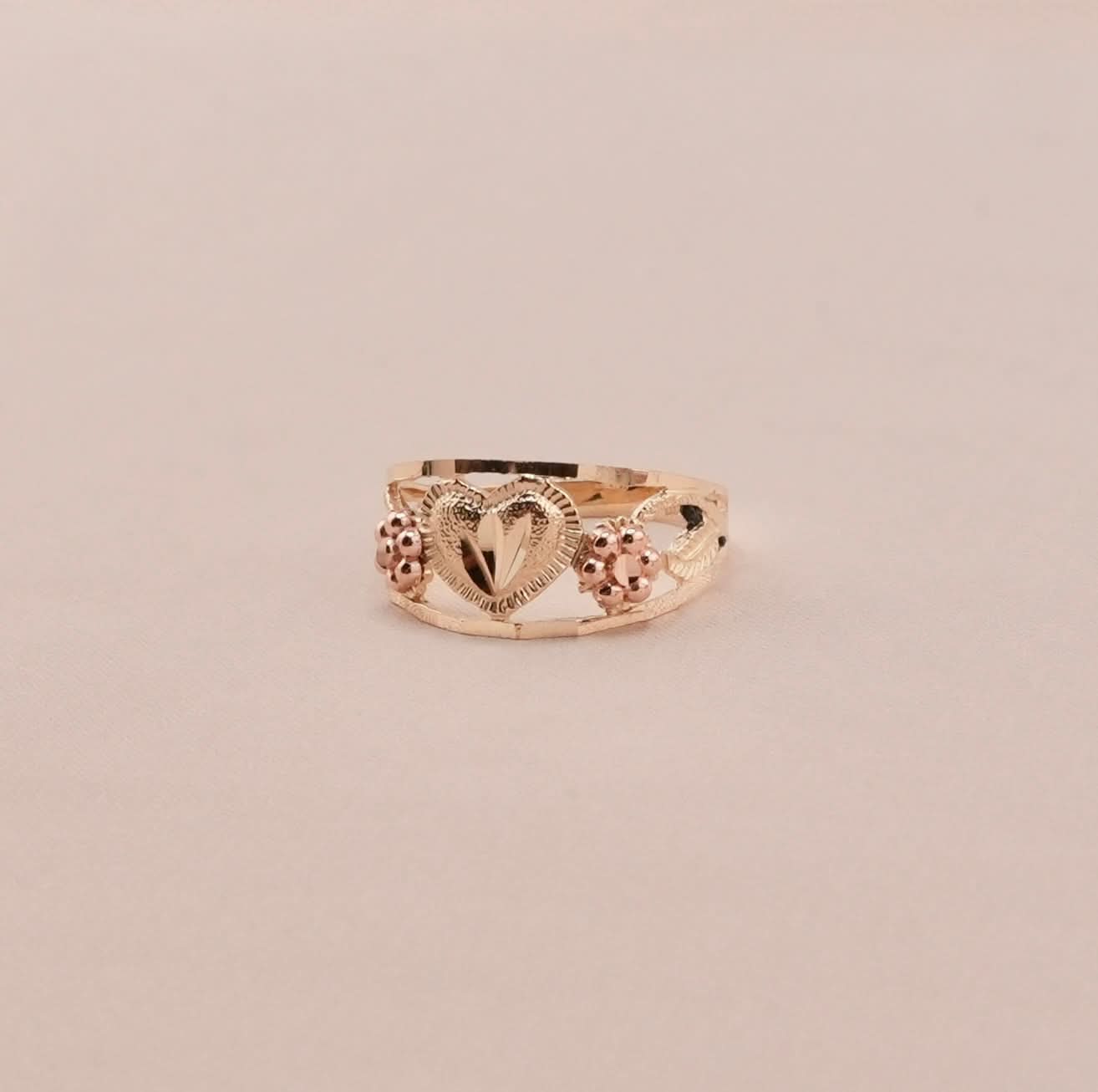 14K Gold Heart Women’s Ring . 032