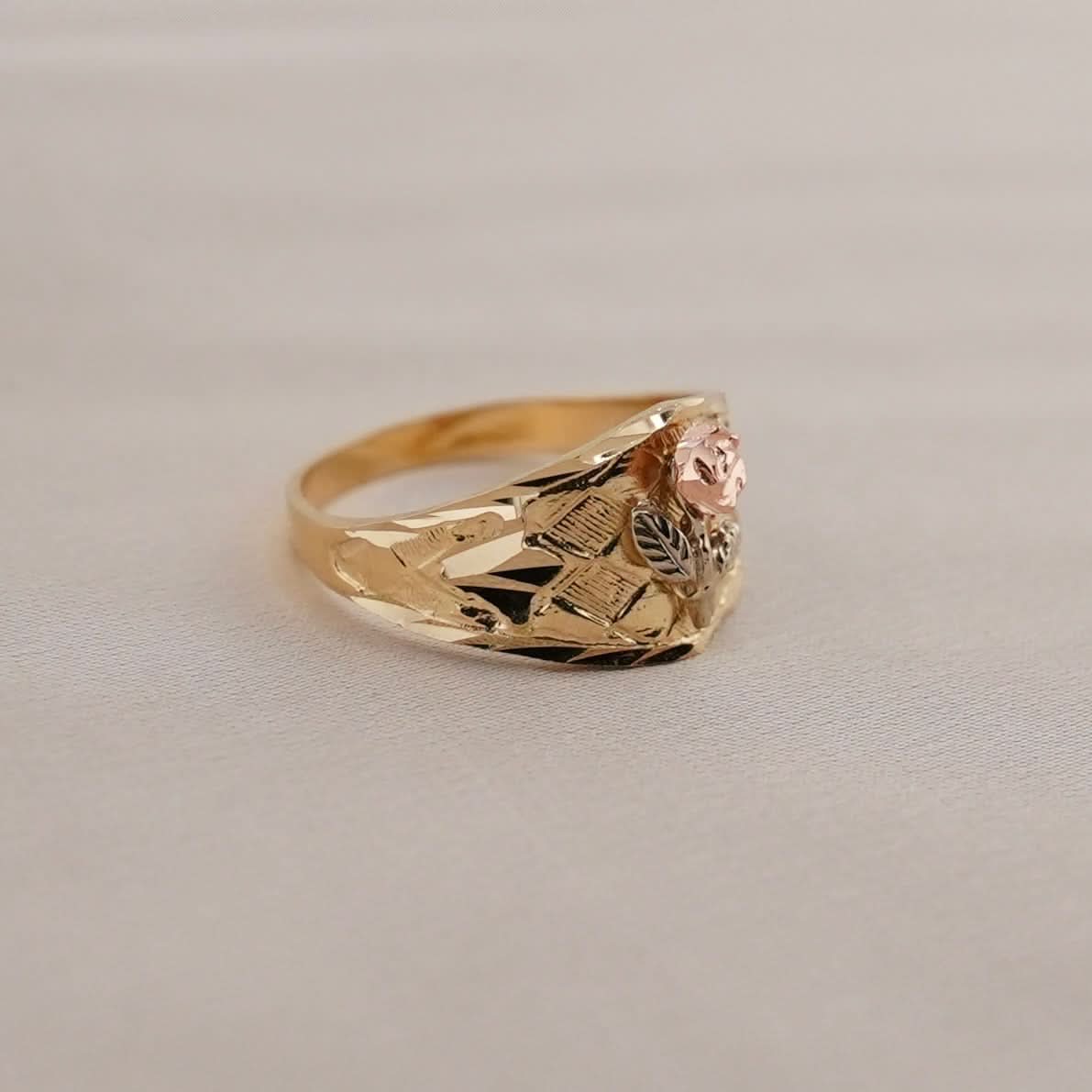 14k Gold Rose Ring . 081