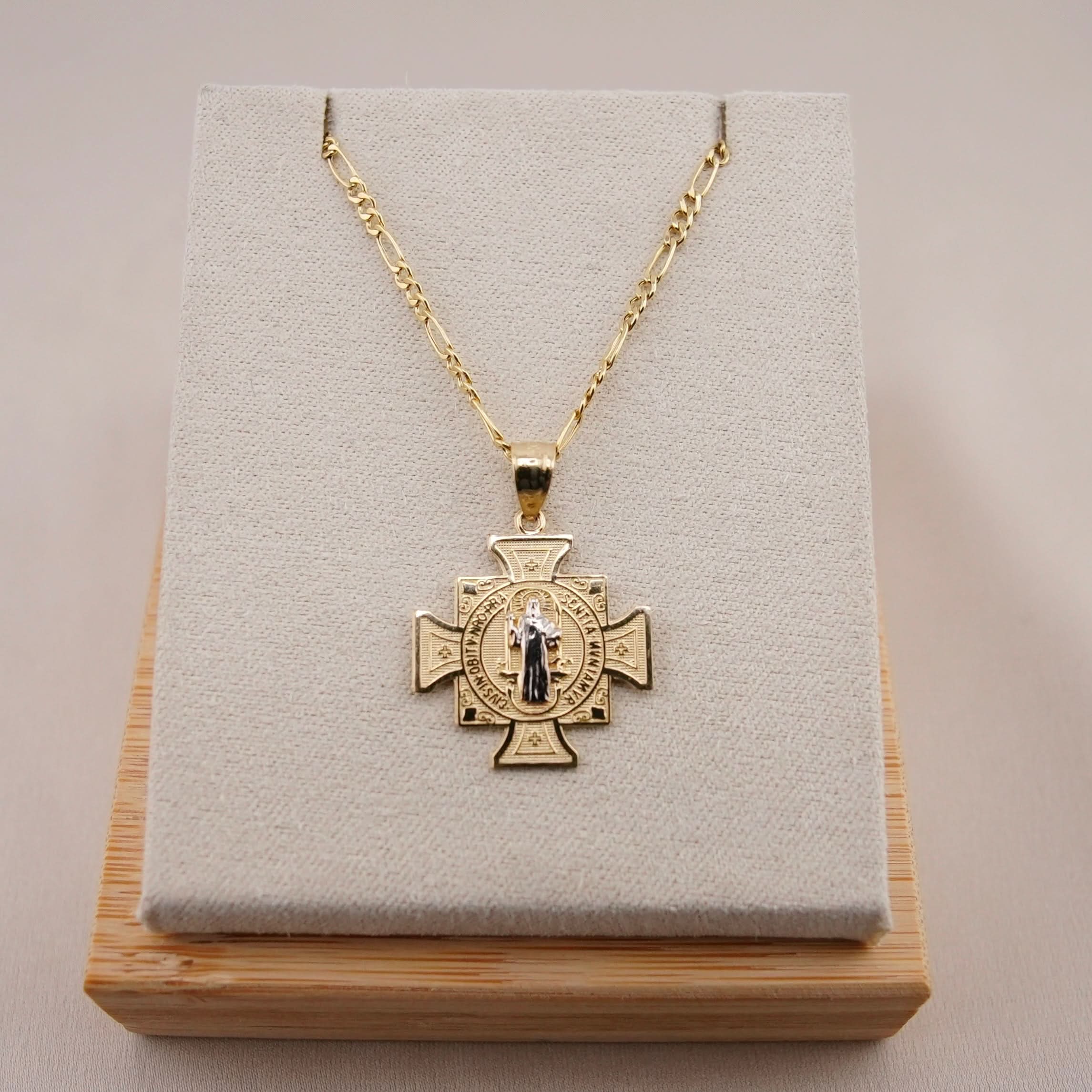 14k Gold Small San Benito Chain Set . 013