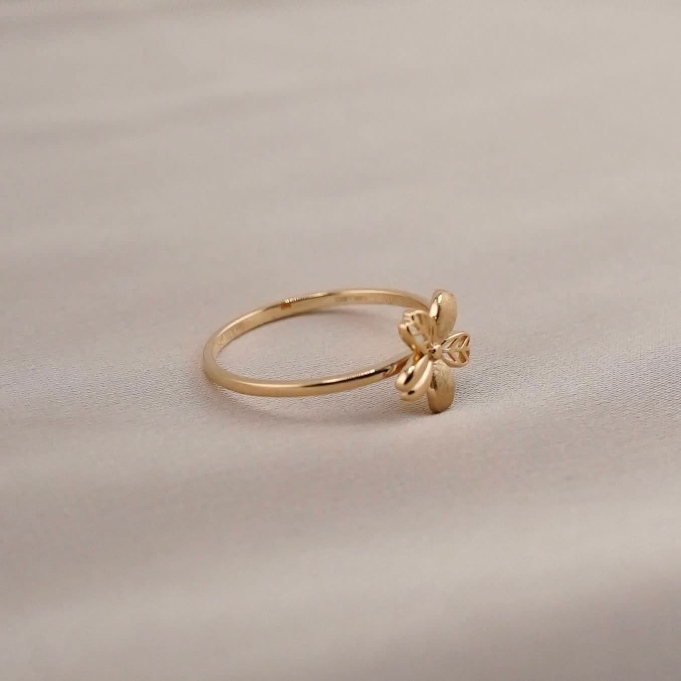 14k Gold Flower Ring