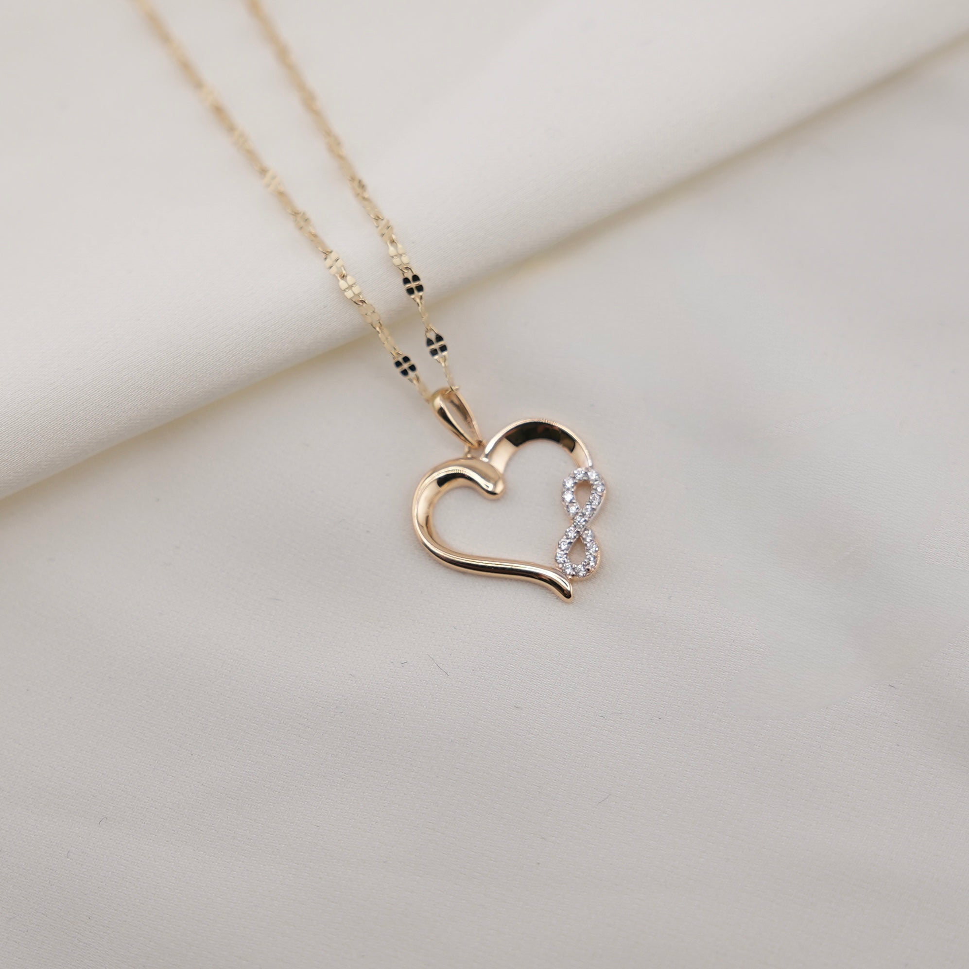14k Gold Heart Chain Set
