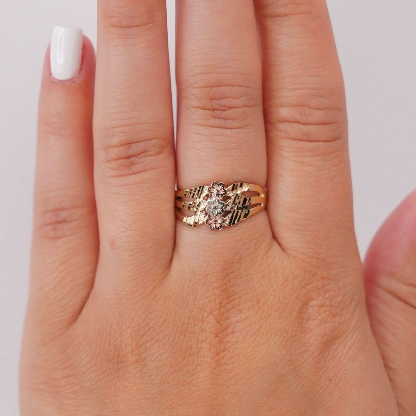 14k Gold Flower Ring