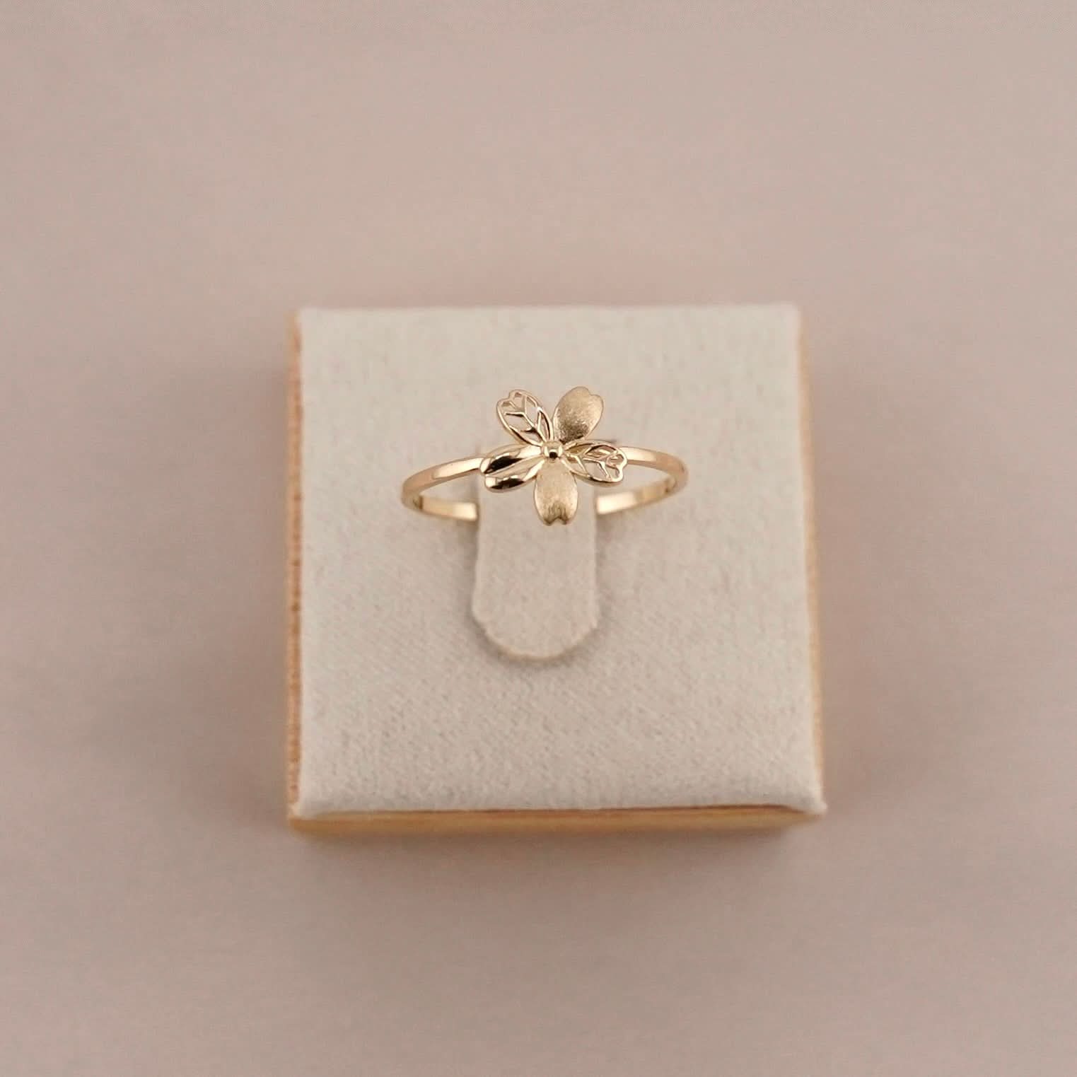 14k Gold Flower Ring