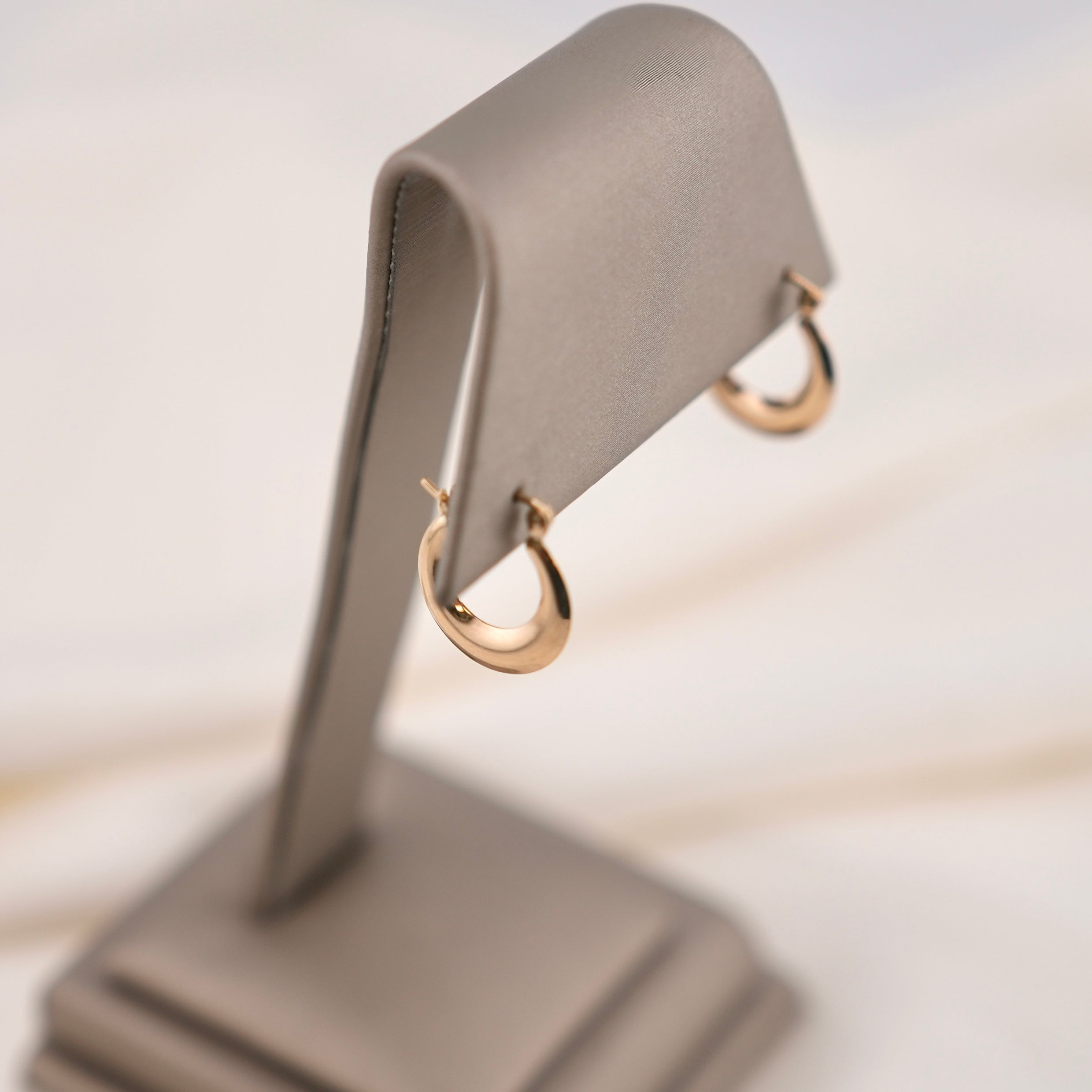 14k Gold Hollow Small Hoop Earrings