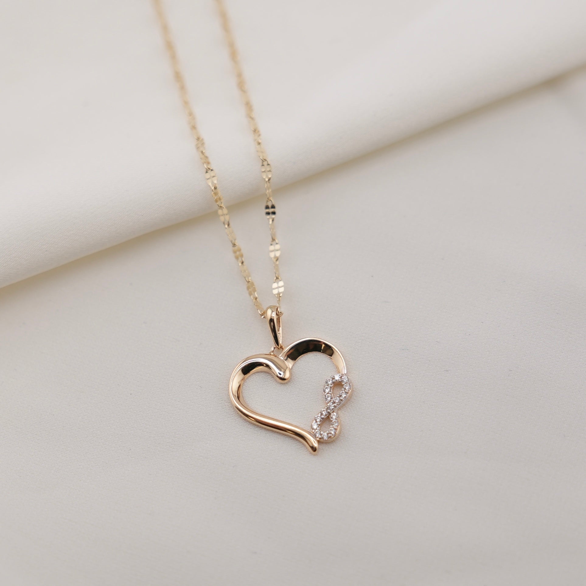 14k Gold Heart Chain Set