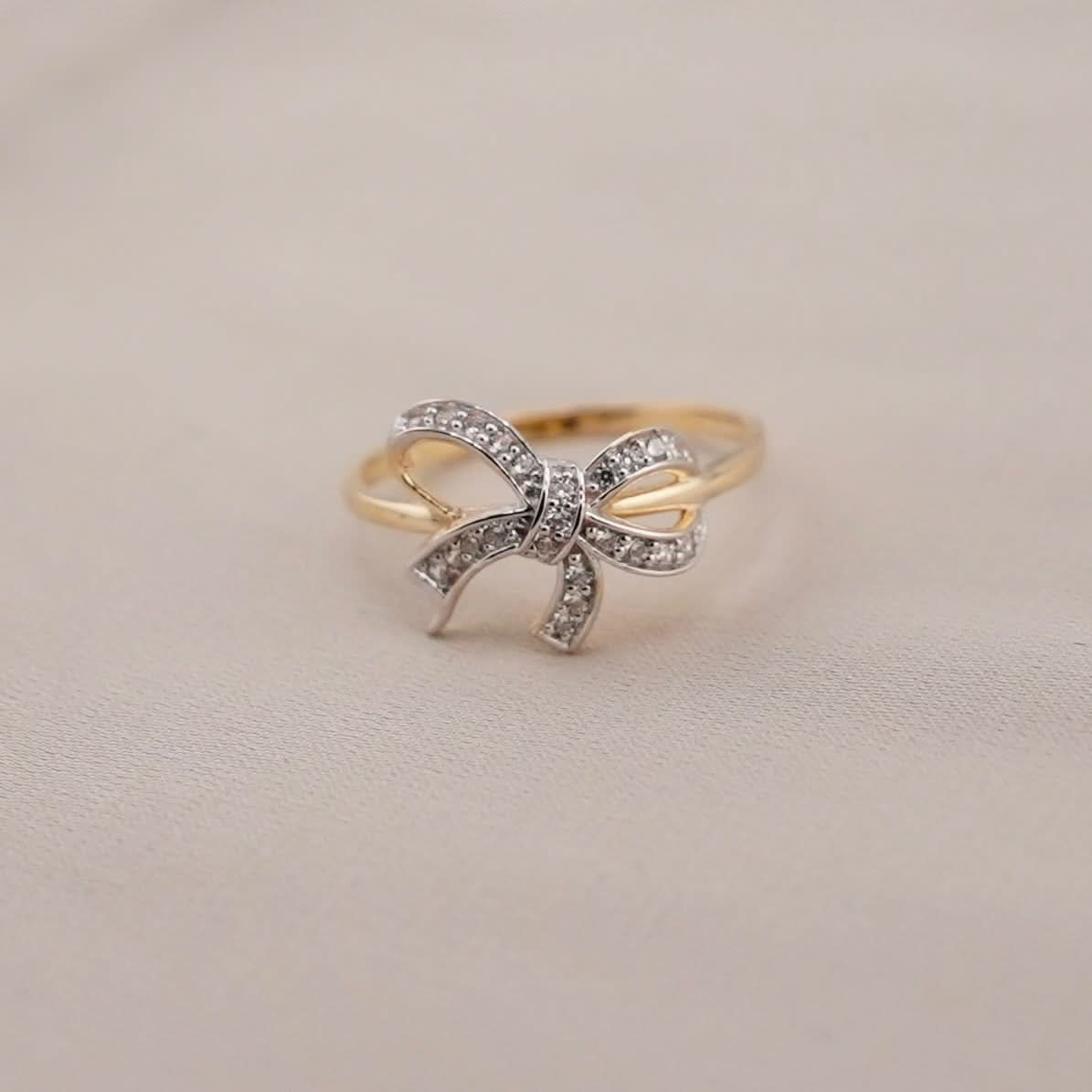 14k Gold Bow Ring . 072