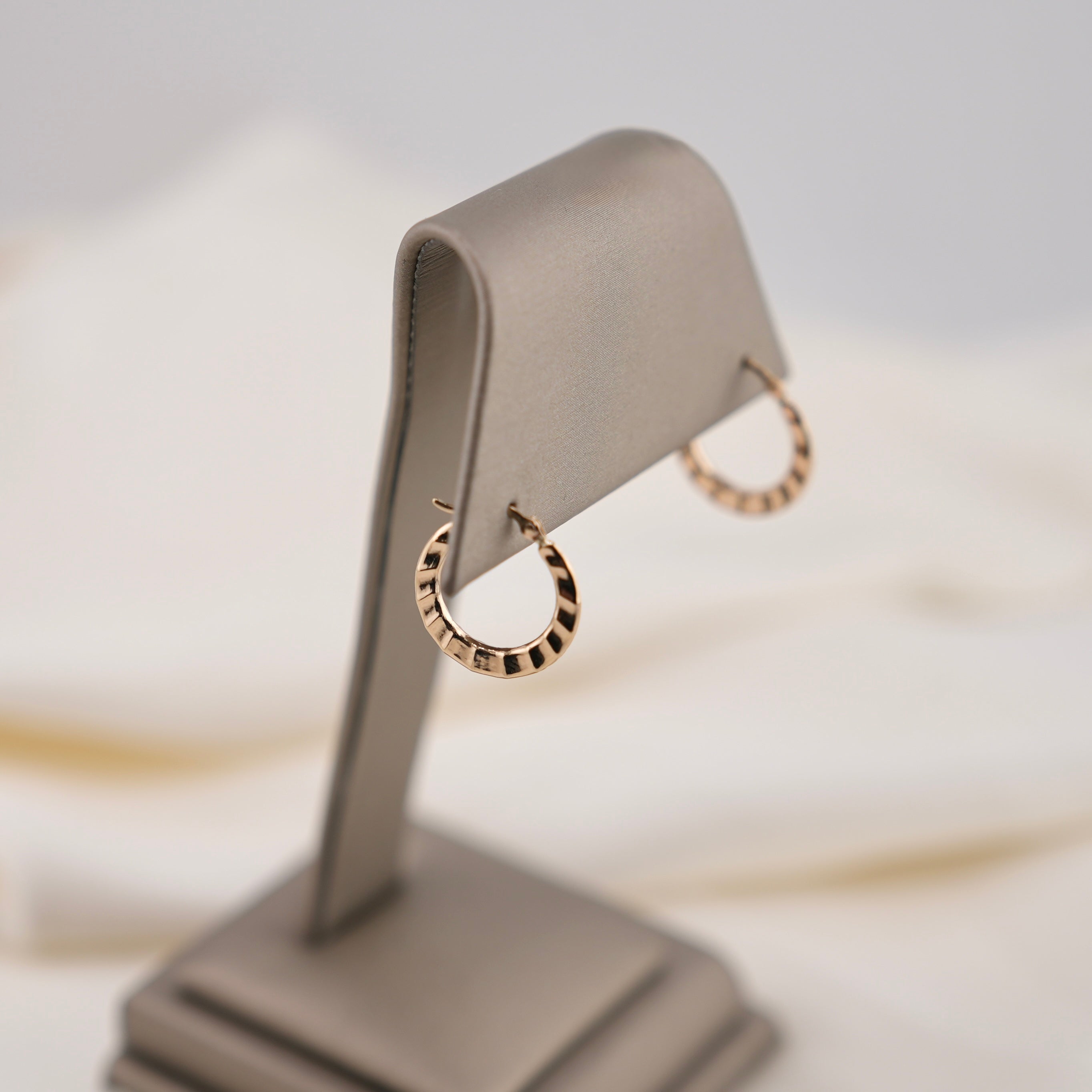 14k Gold Hollow Small Hoop Earrings