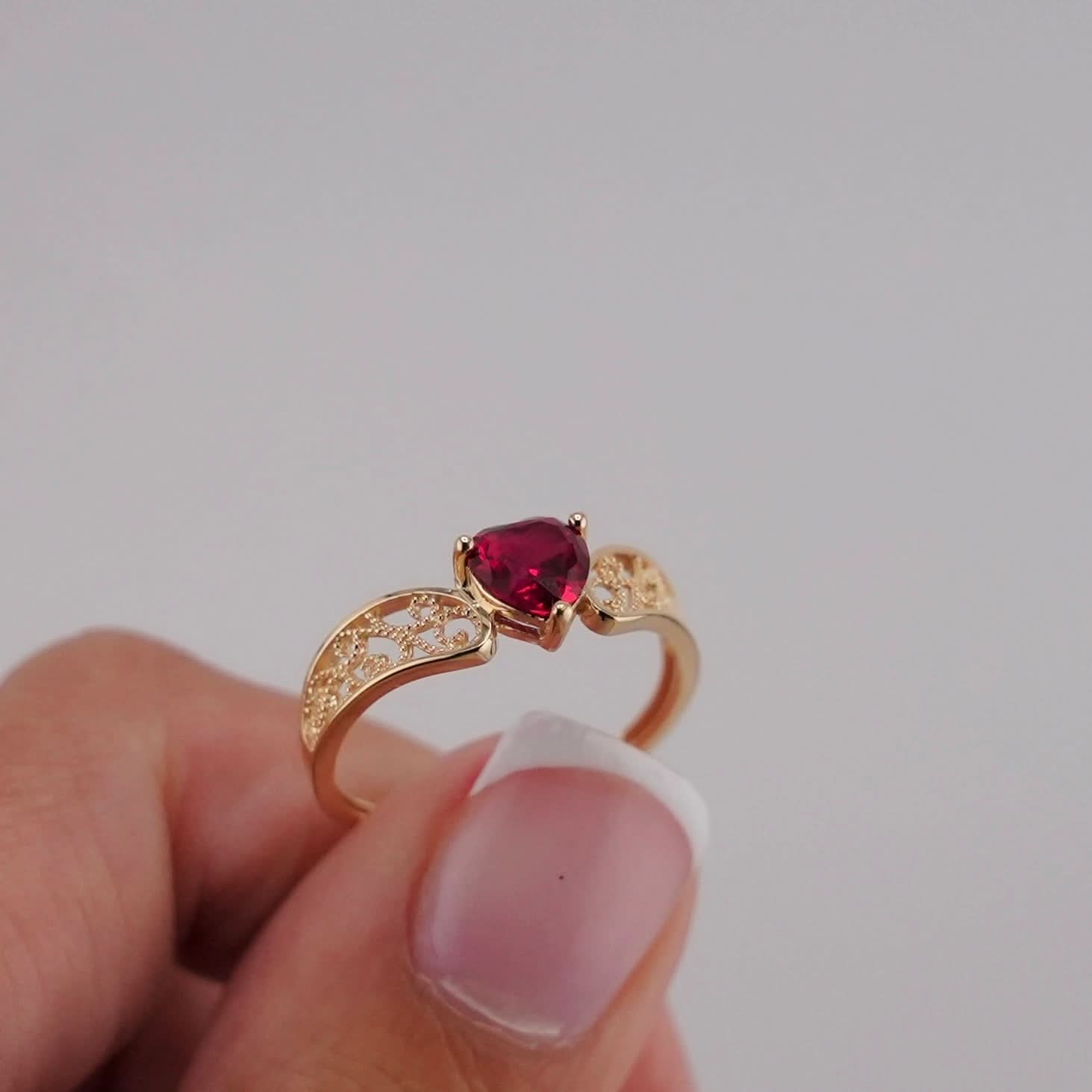 14k Gold Heart Ring . 028