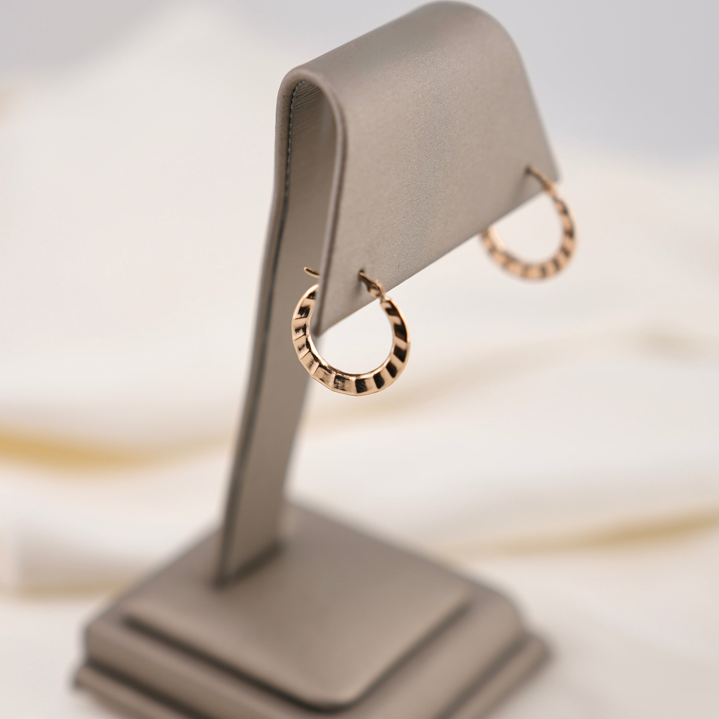 14k Gold Hollow Small Hoop Earrings