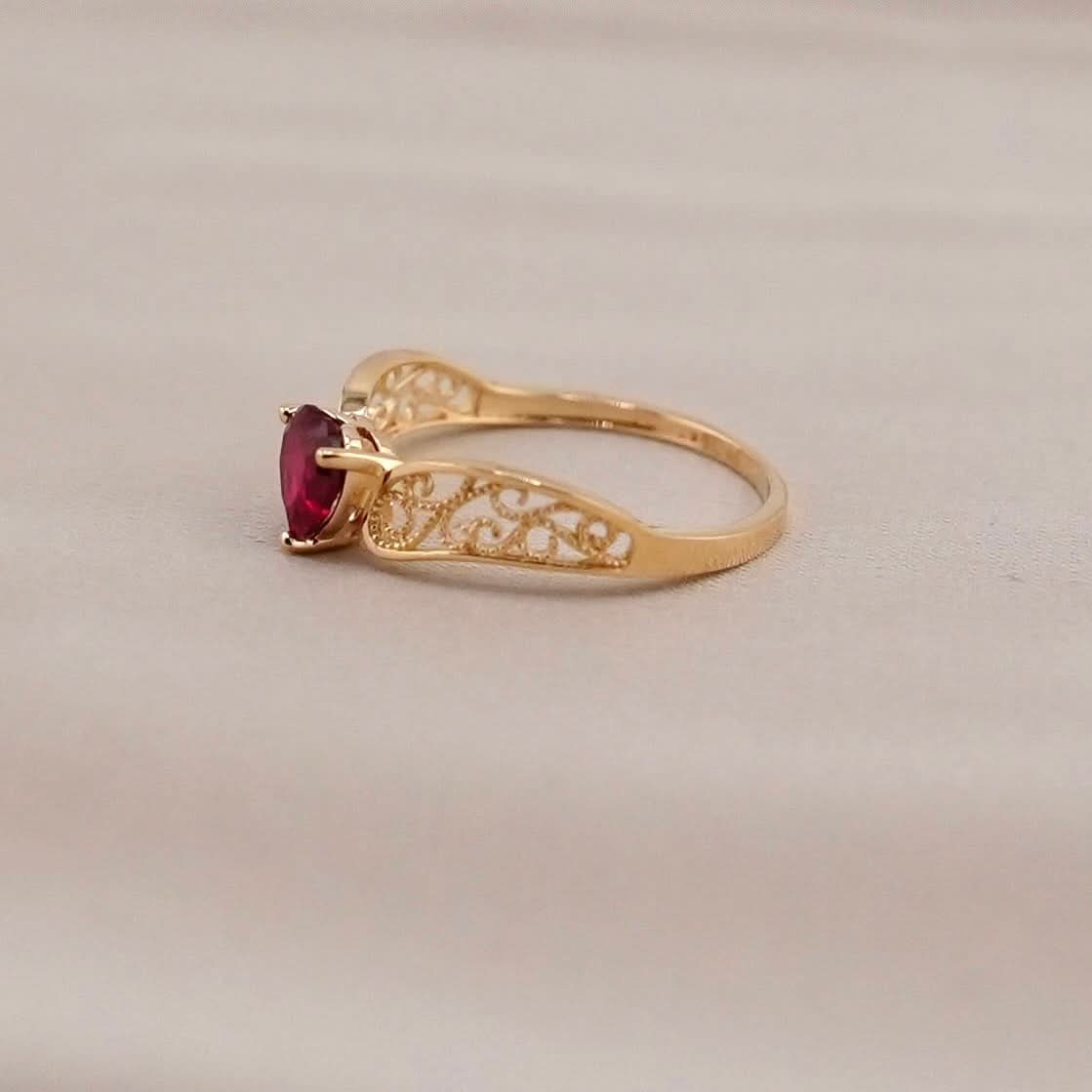 14k Gold Heart Ring . 028
