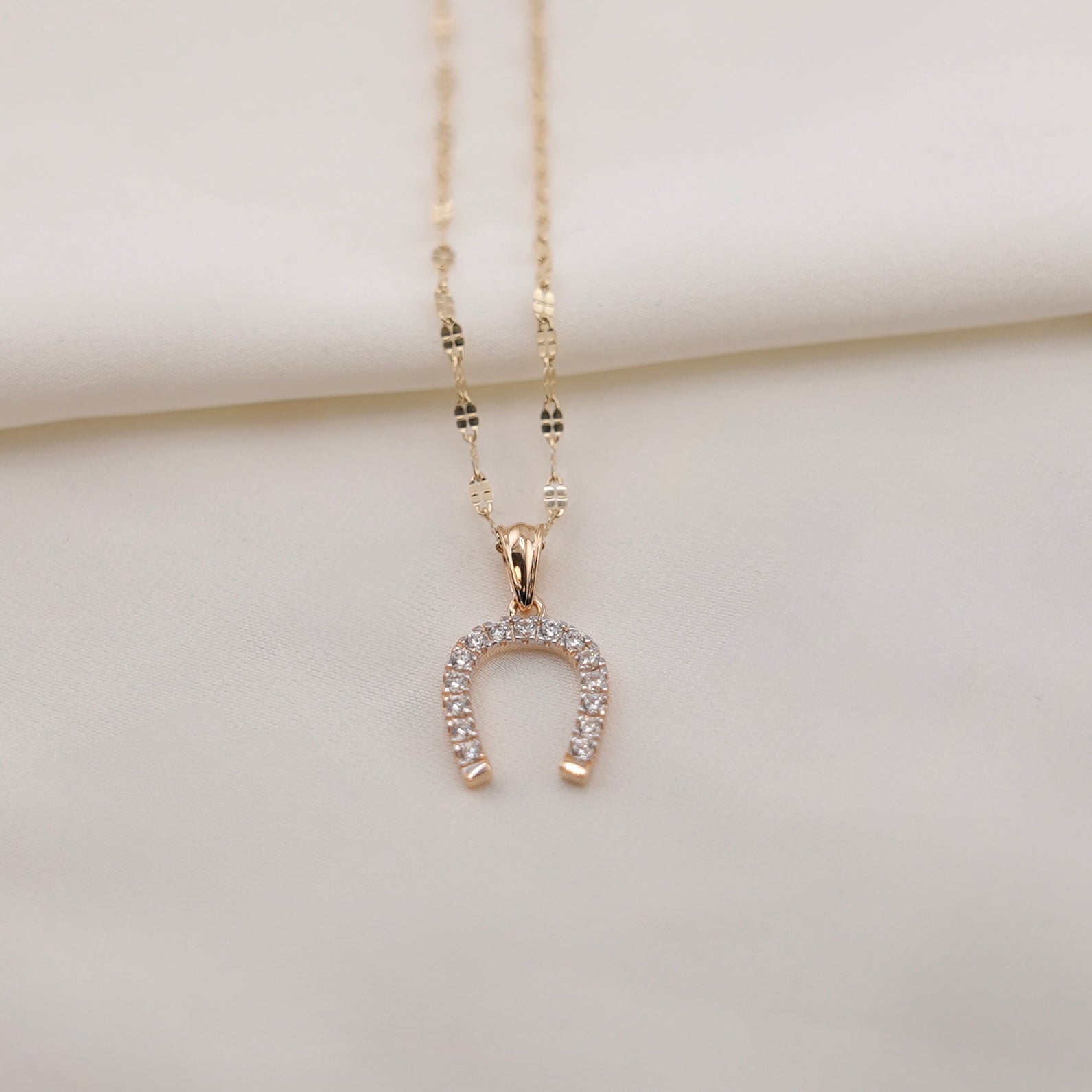 14k Gold Horseshoe Chain Set