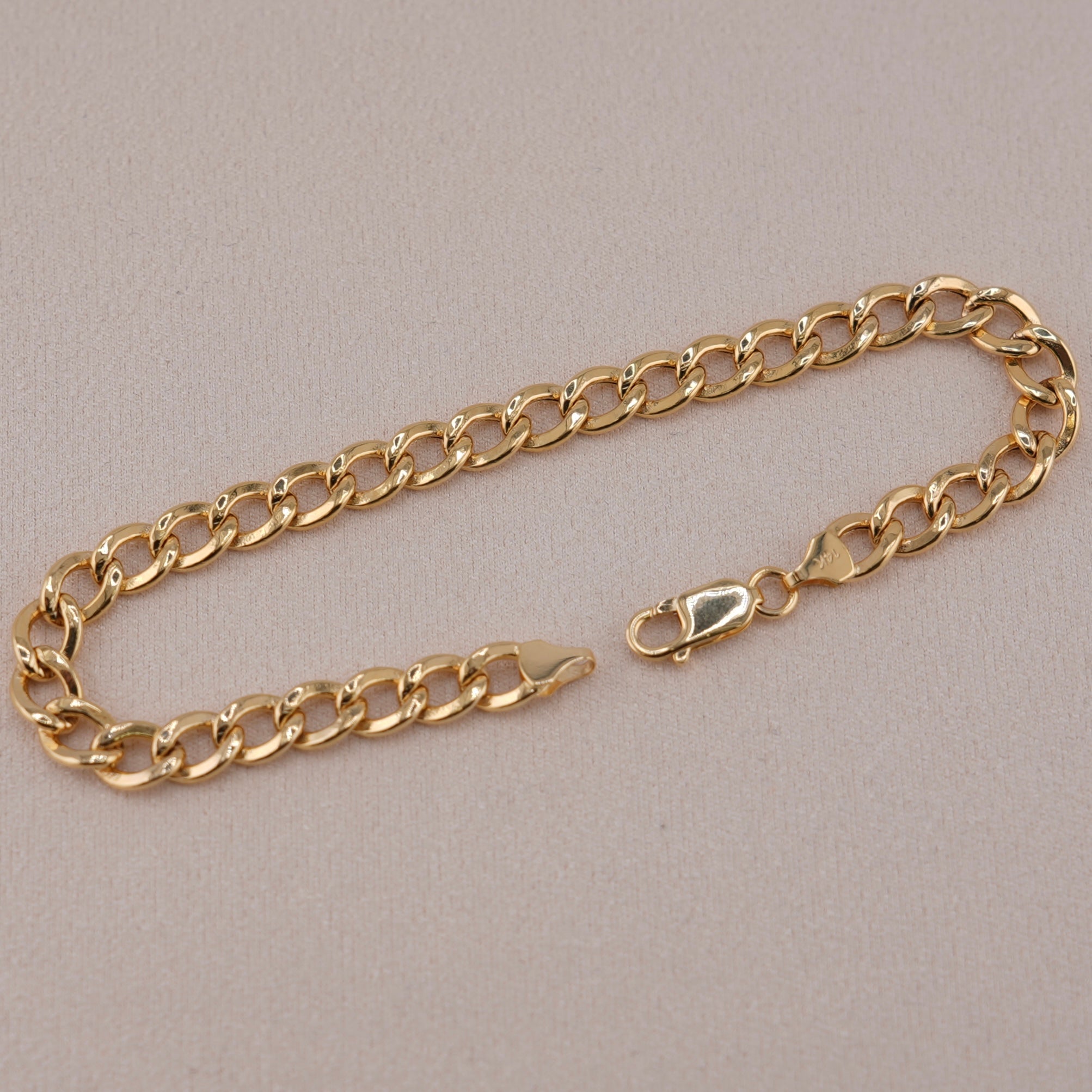 14k Gold Hollow Curb Bracelet 6.7mm