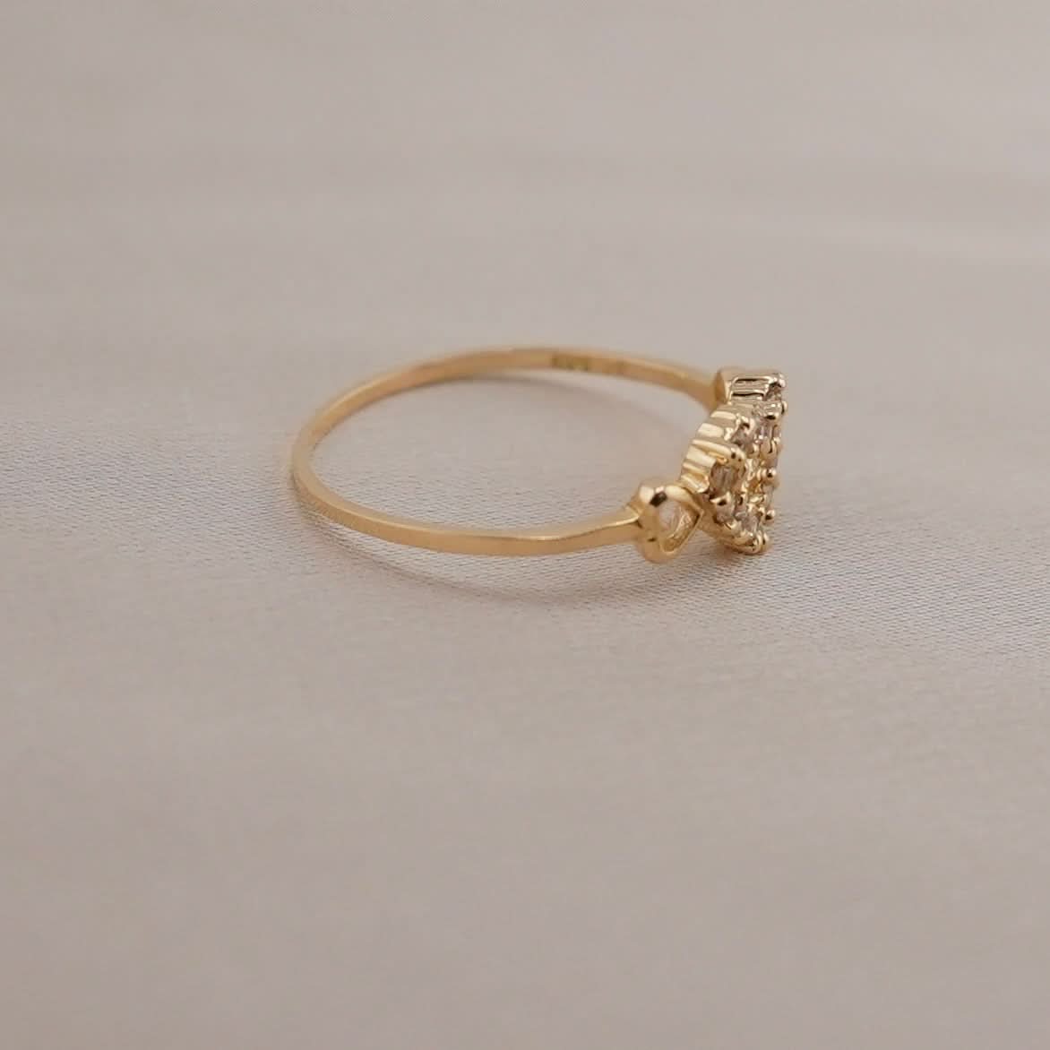 14k Gold Heart Ring . 074