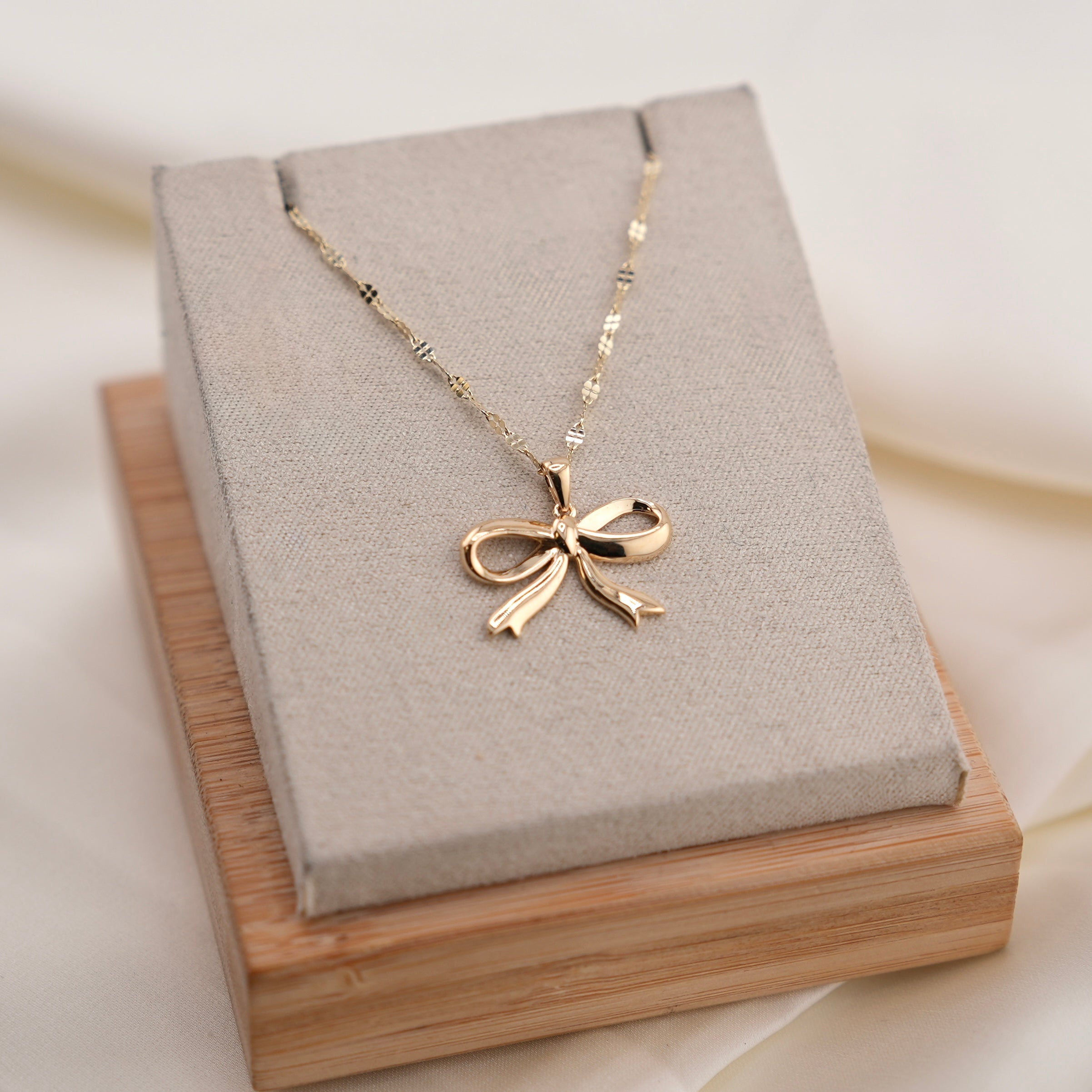 14k Gold Bow Chain Set