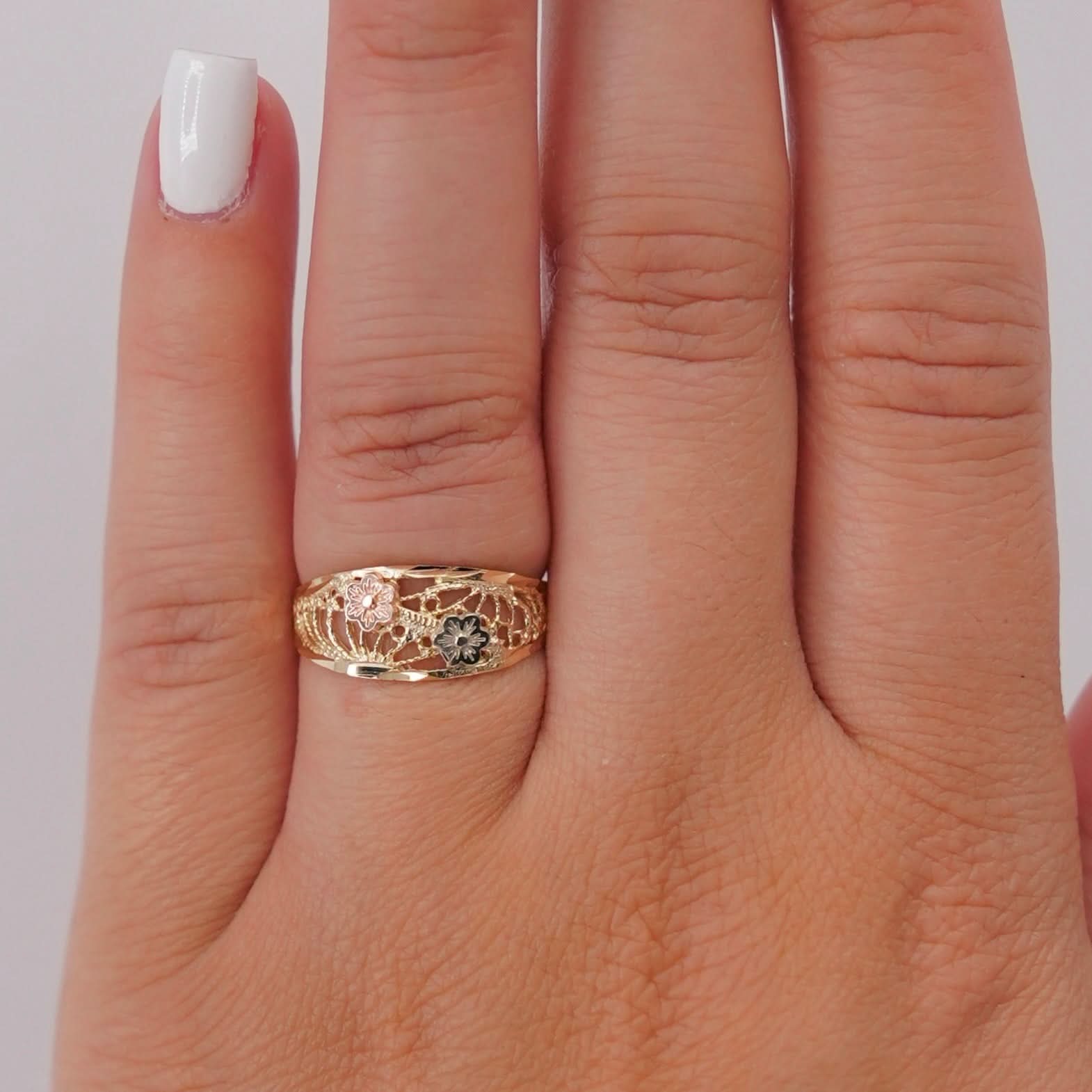 14k Gold Flower Ring . 033