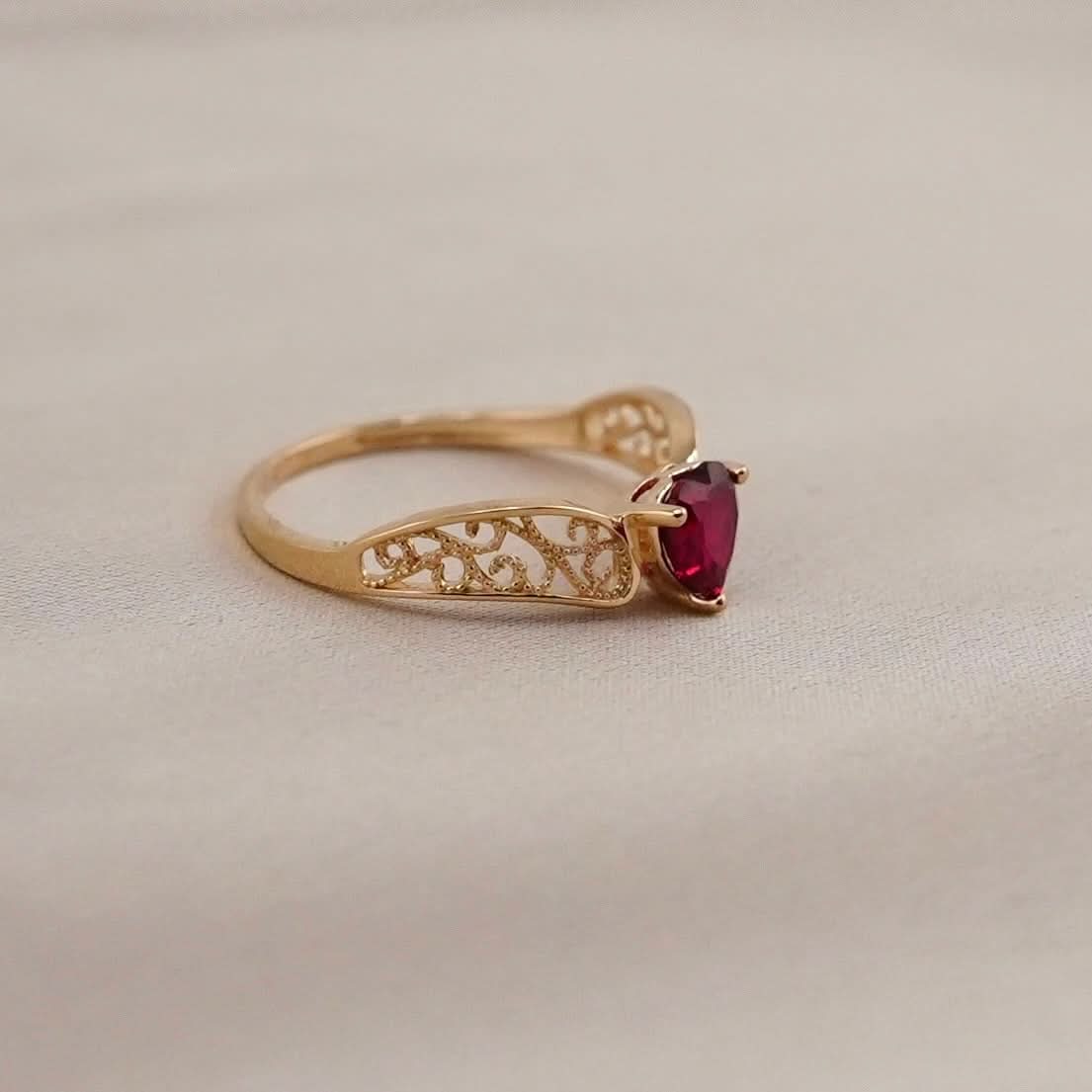 14k Gold Heart Ring . 028