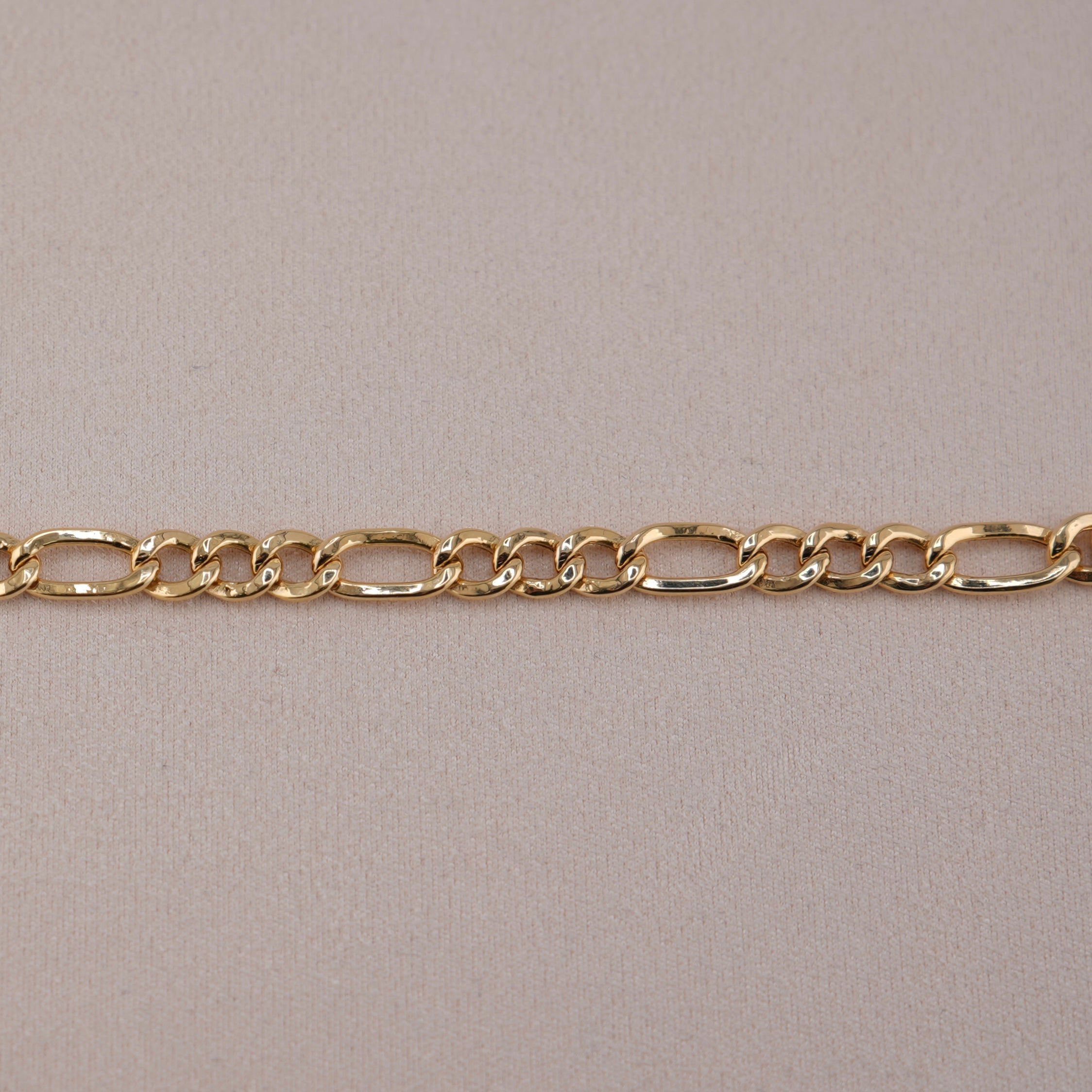 14k Gold Hollow Figaro Bracelet 7mm