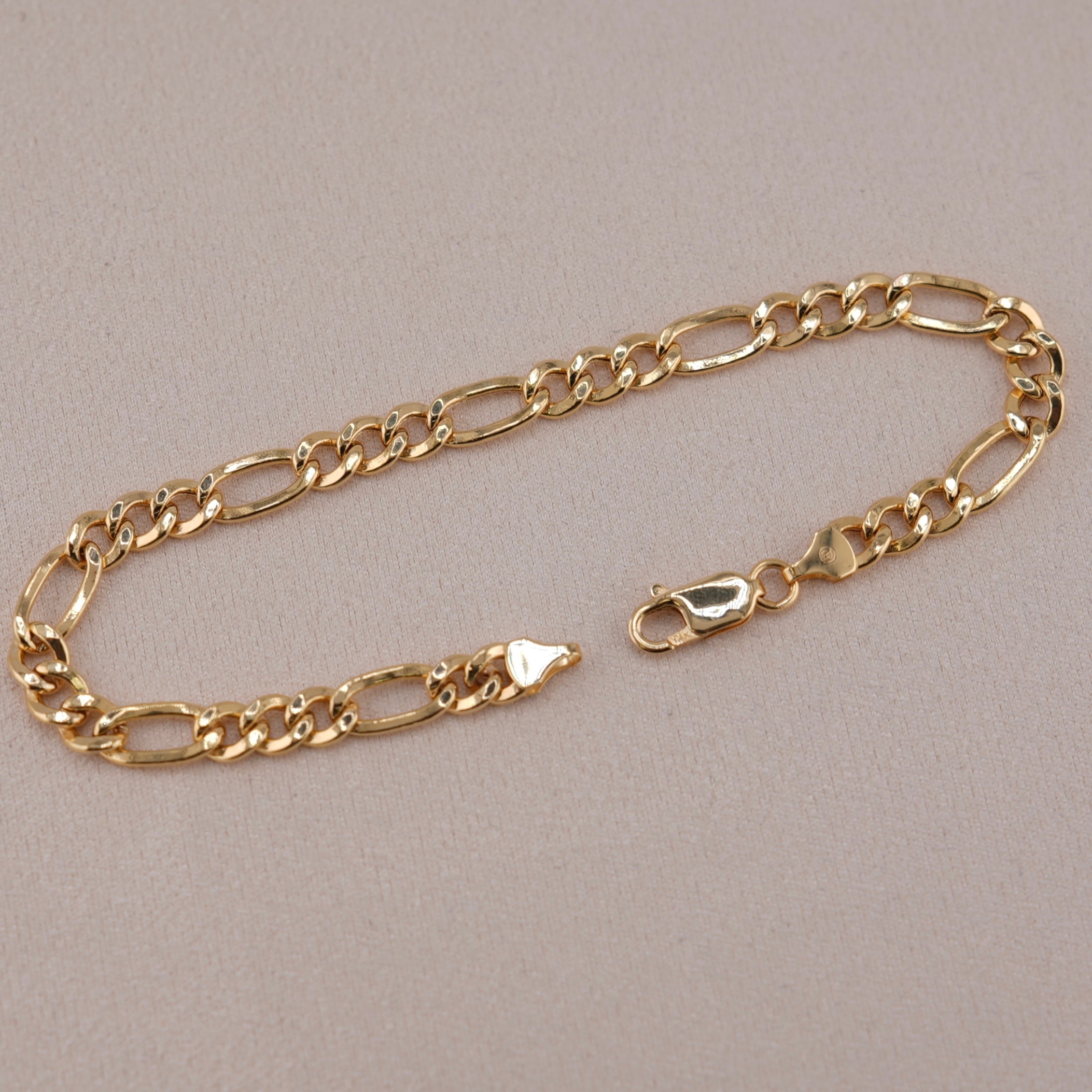 14k Gold Hollow Figaro Bracelet 6mm