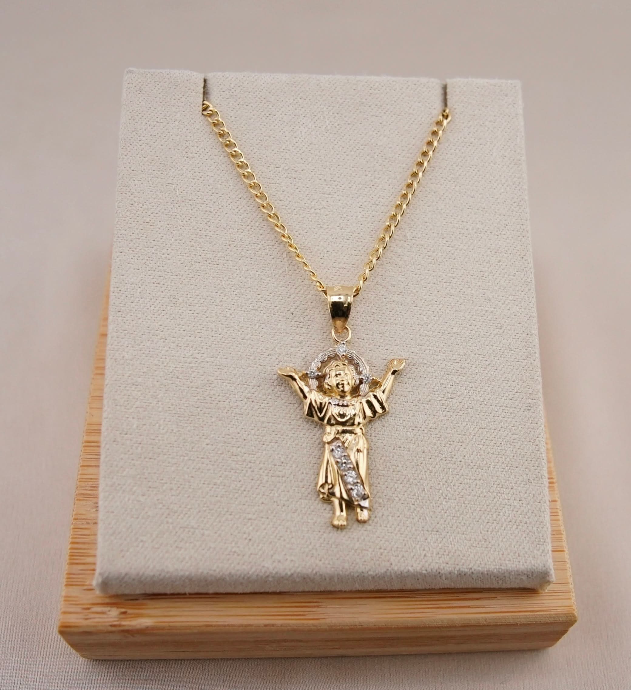 14k Gold Divino Niño Chain Set