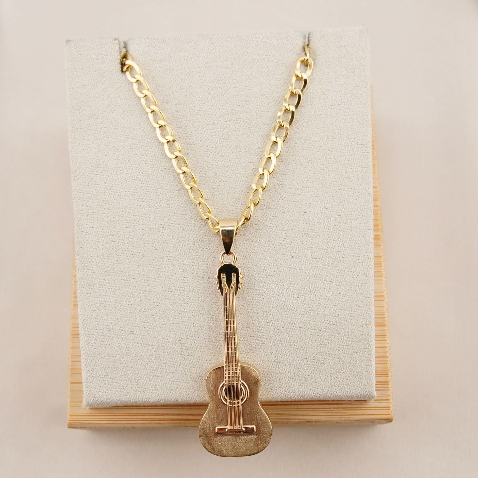 14k Gold Guitar Chain Set