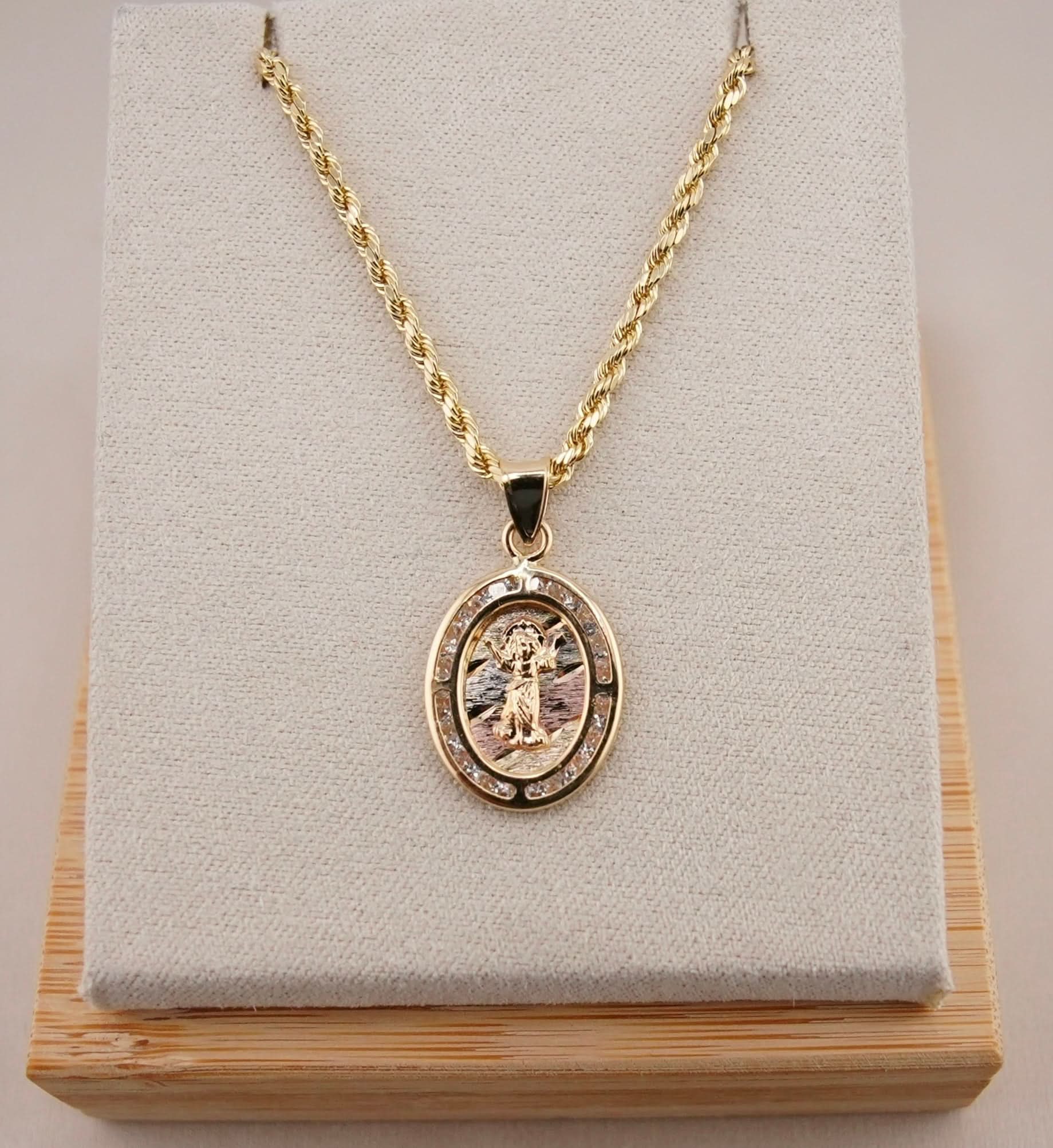 14k Gold Divino Niño Chain Set