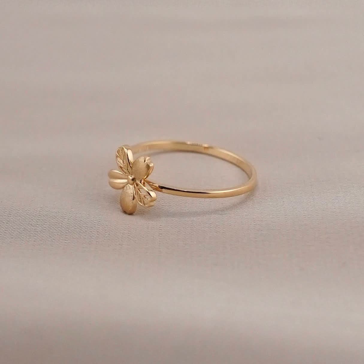 14k Gold Flower Ring