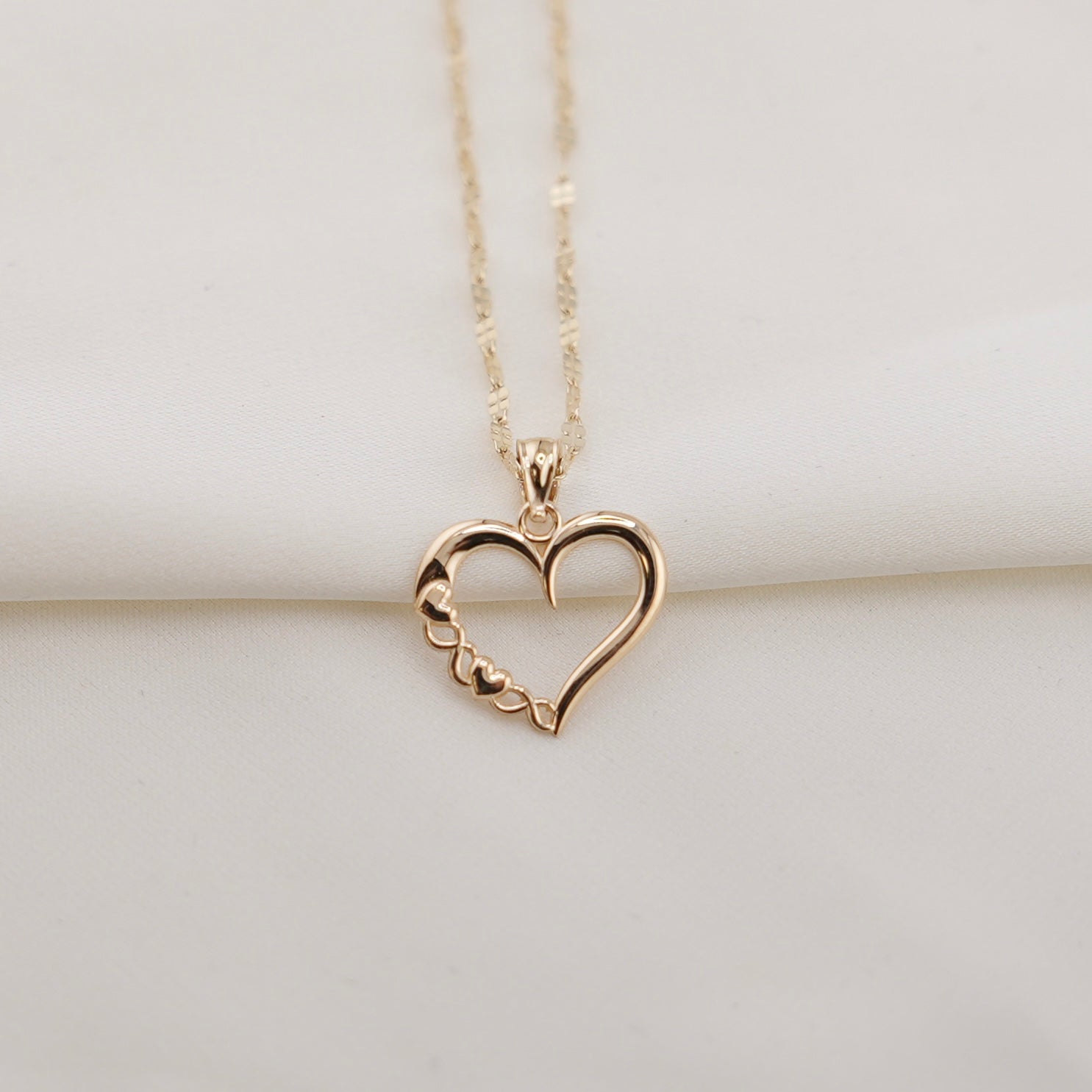 14k Gold Small Heart Chain Set