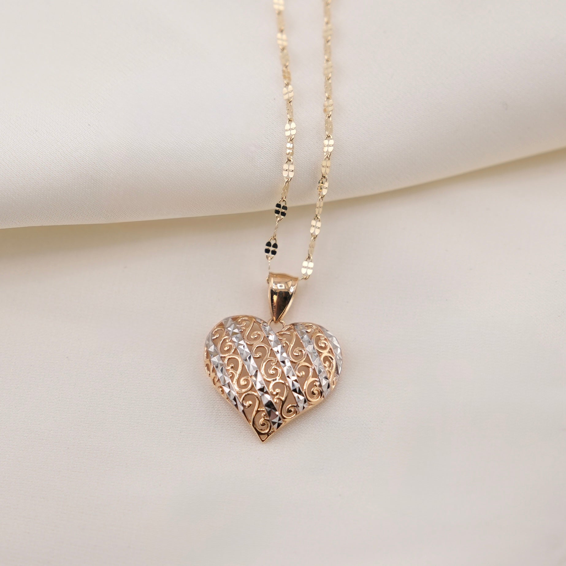 14k Gold Heart Chain Set
