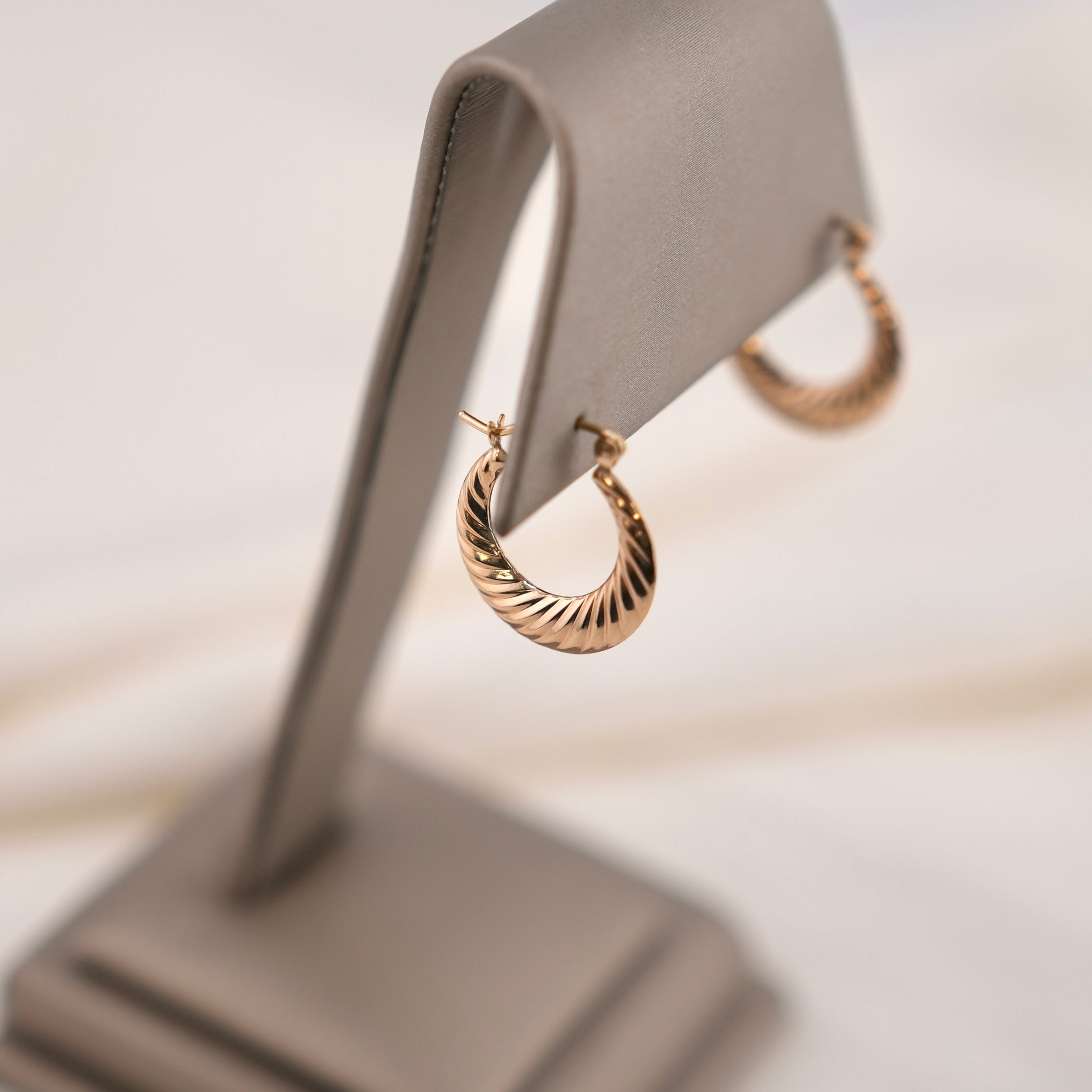 14k Gold Hollow Small Hoop Earrings