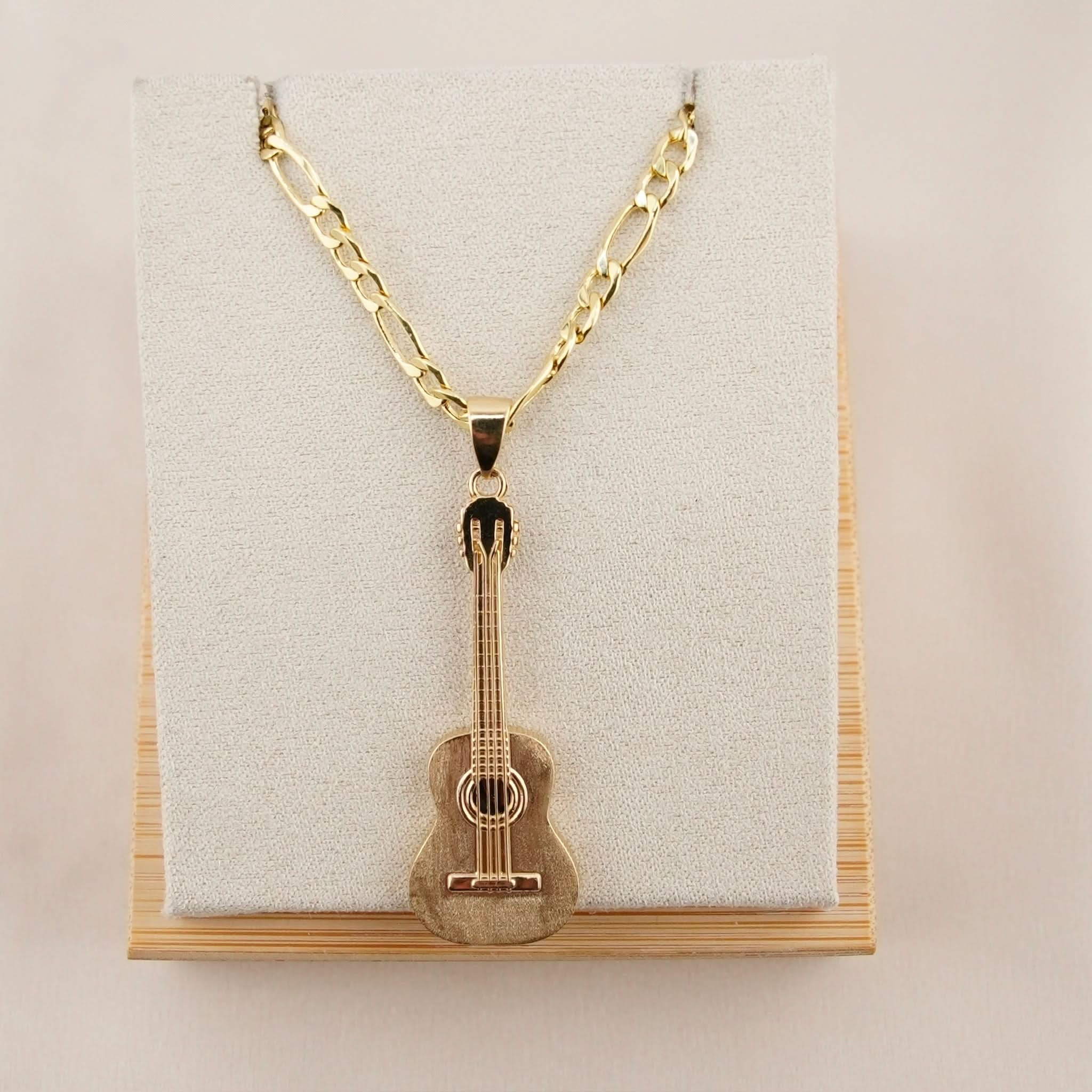14k Gold Guitar Chain Set