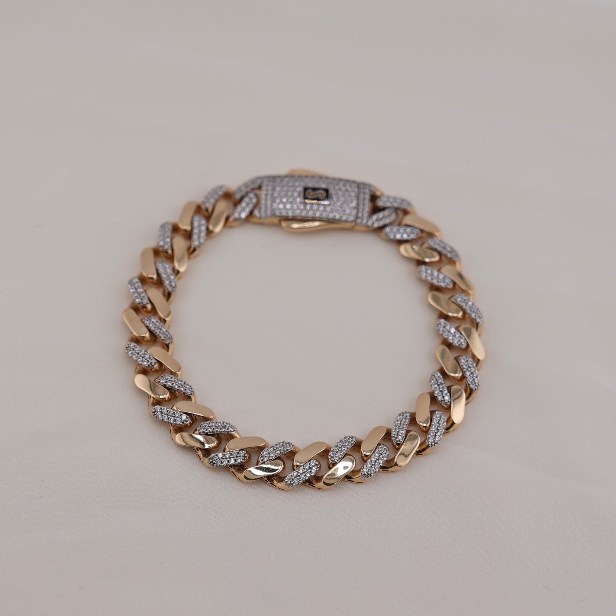 14k Gold Hollow Bracelet