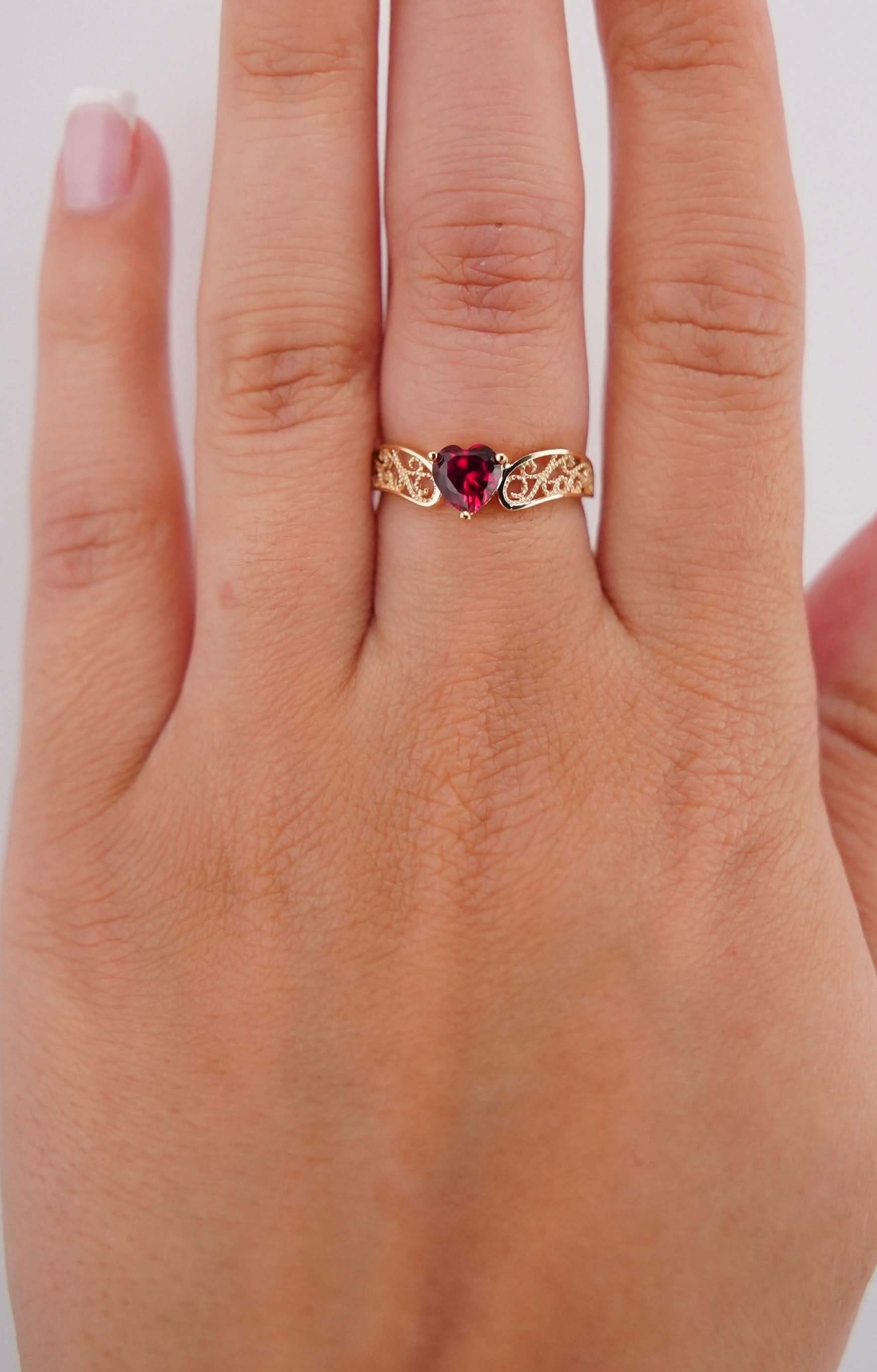 14k Gold Heart Ring . 028