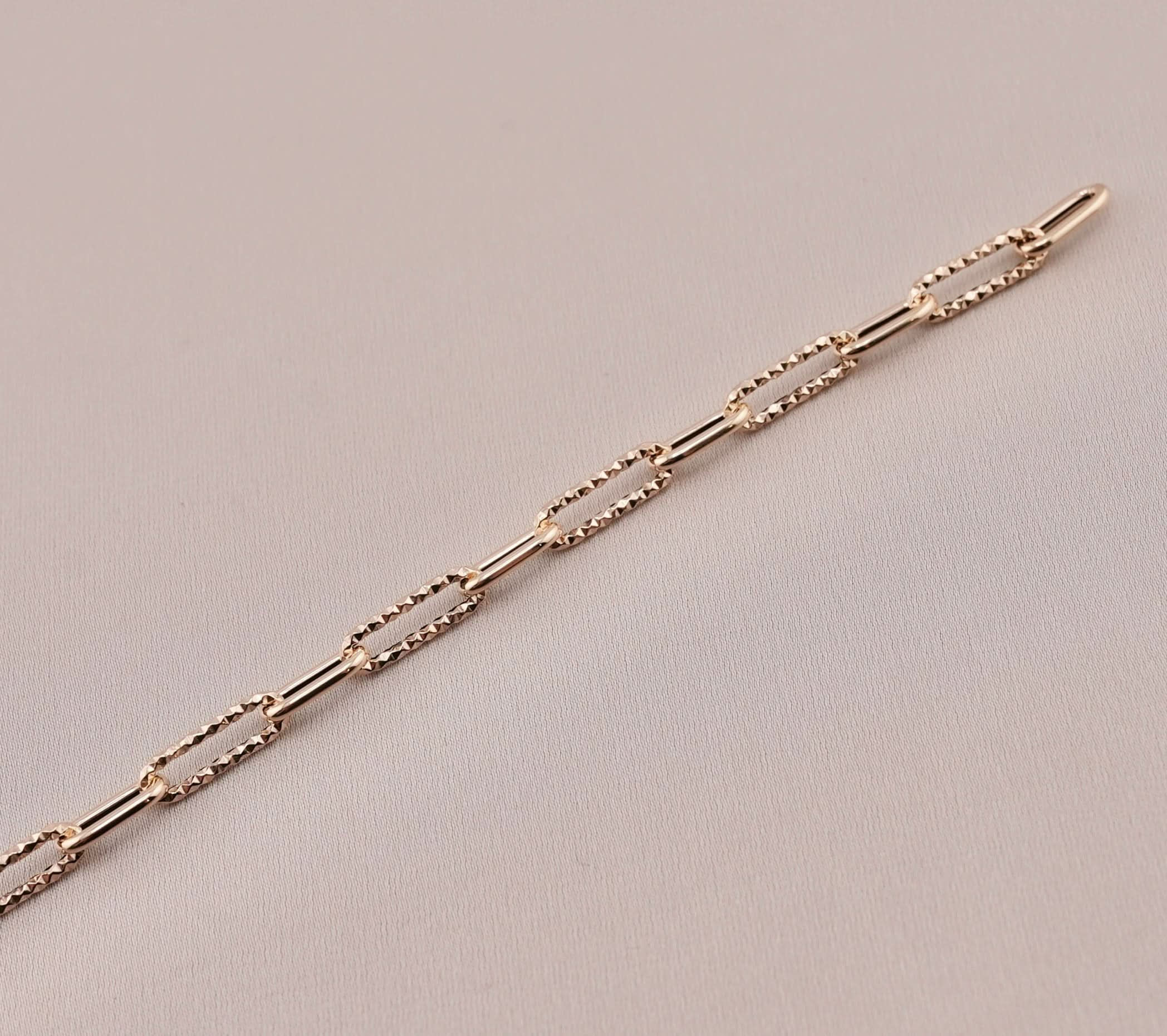 14K Gold Hollow Paper Clip Bracelet.